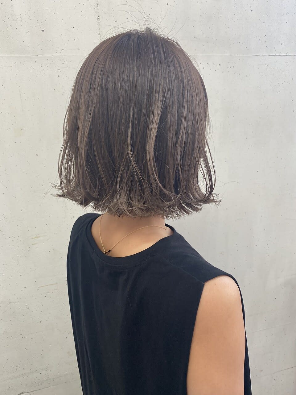 GOTTO FLOW【ゴットフロー】のスタイル紹介。外ハネ/切りっぱなし/アッシュベージュ