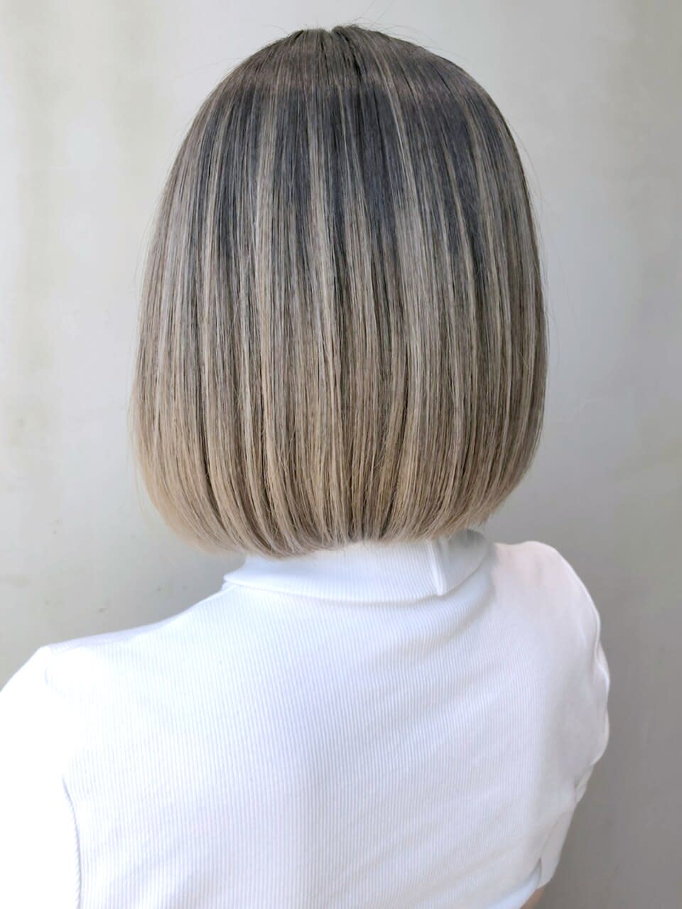 IT by ALBUM 八王子店【アイティー バイ アルバム】【アイティーバイアルバム】のスタイル紹介。ハイライトグラデーションボブ_ba327481