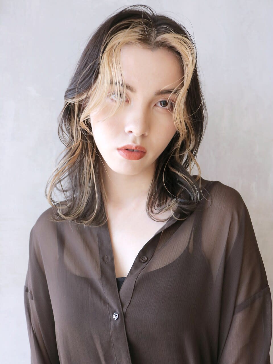 IT by ALBUM 八王子店【アイティー バイ アルバム】【アイティーバイアルバム】のスタイル紹介。デザインカラーグレージュカラーアッシュブラック_8141