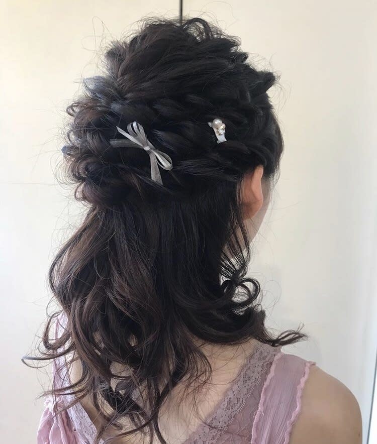 Bunch Of Peace【バンチオブピース】【バンチオブピース】のスタイル紹介。ツイスト編み込み　ハーフアップ　アレンジヘア