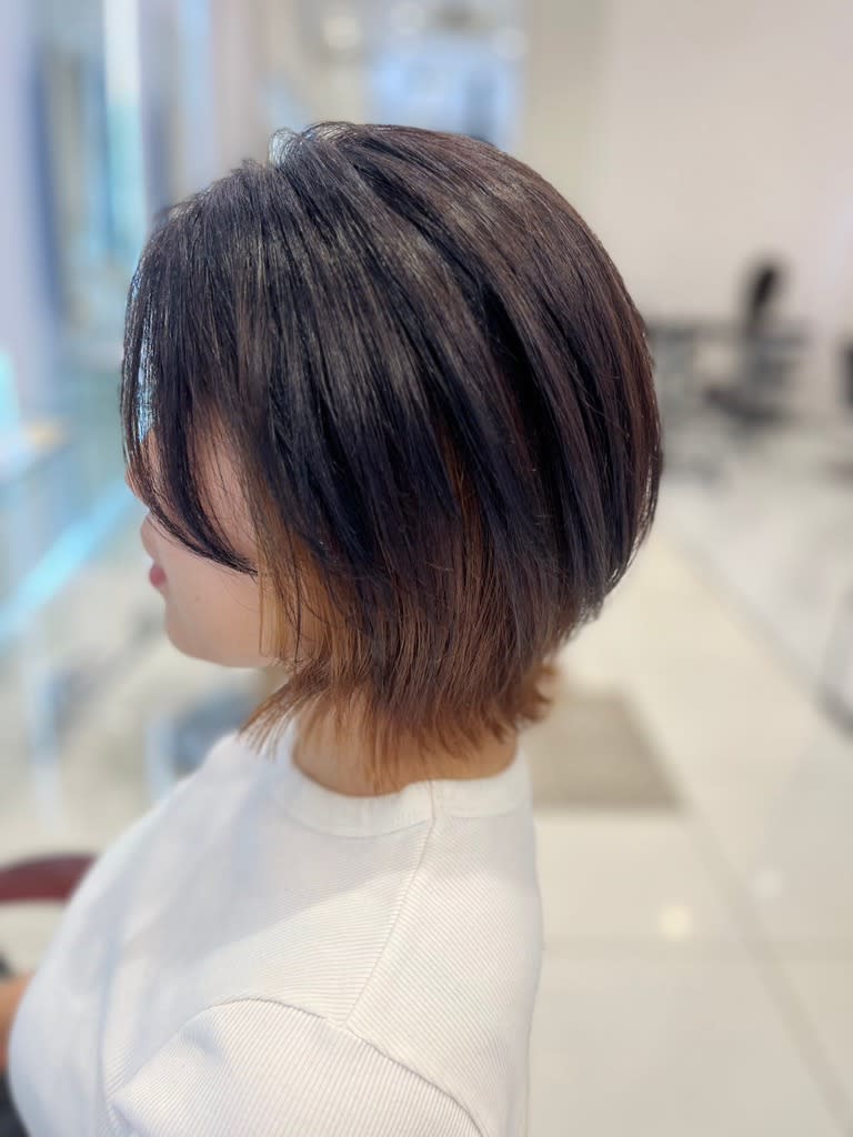 HAIR & MAKE EARTH 浜松志都呂店【ヘアメイクアース ハママツシトロテン】のスタイル紹介。おしゃれ女子◎インナーカラー