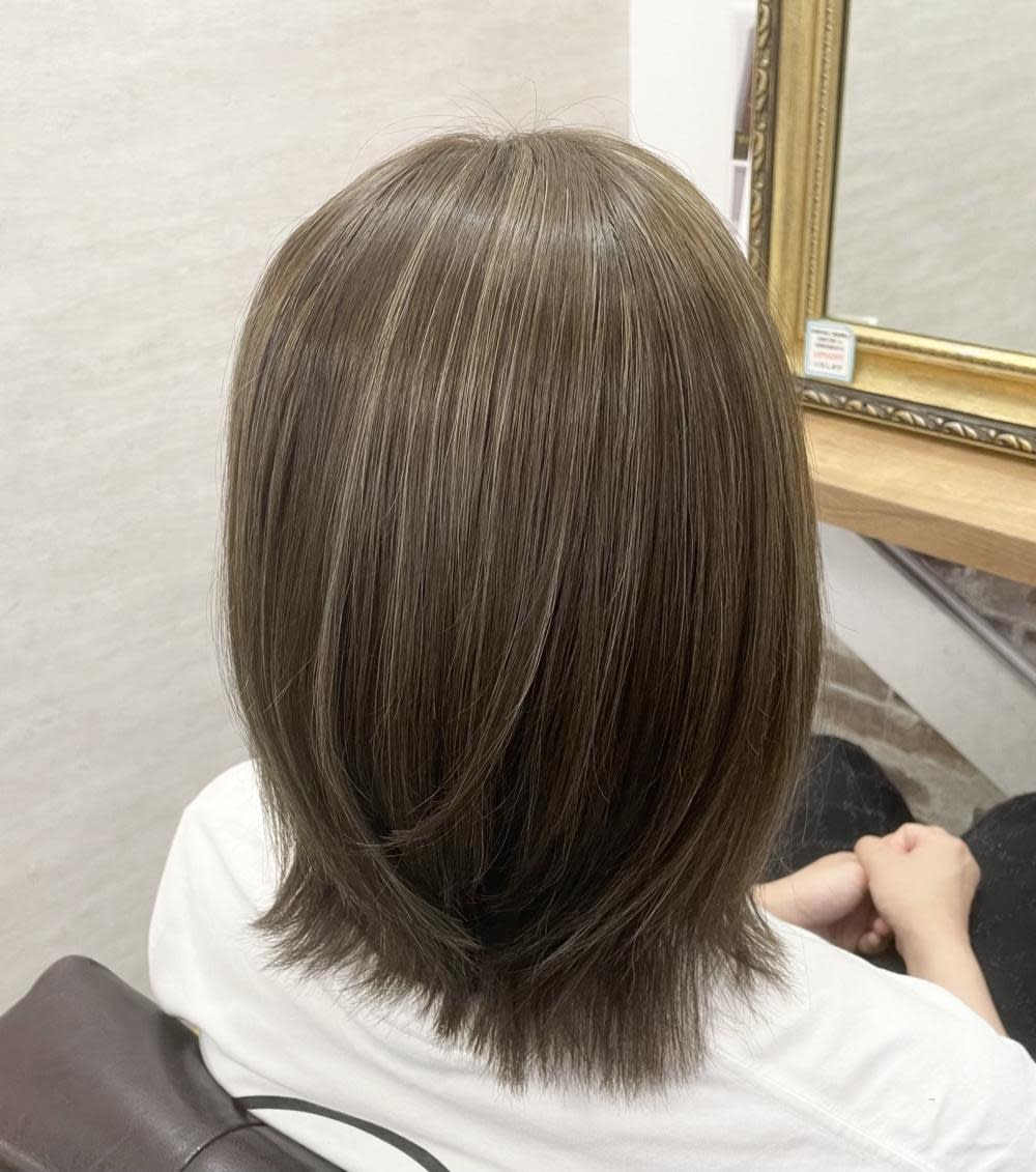 TOTAL HAIR MAKE CLAVIS［美容室&ヘアメイク］【トータルヘアメイククラビス】のスタイル紹介。白髪ぼかしハイライト◎