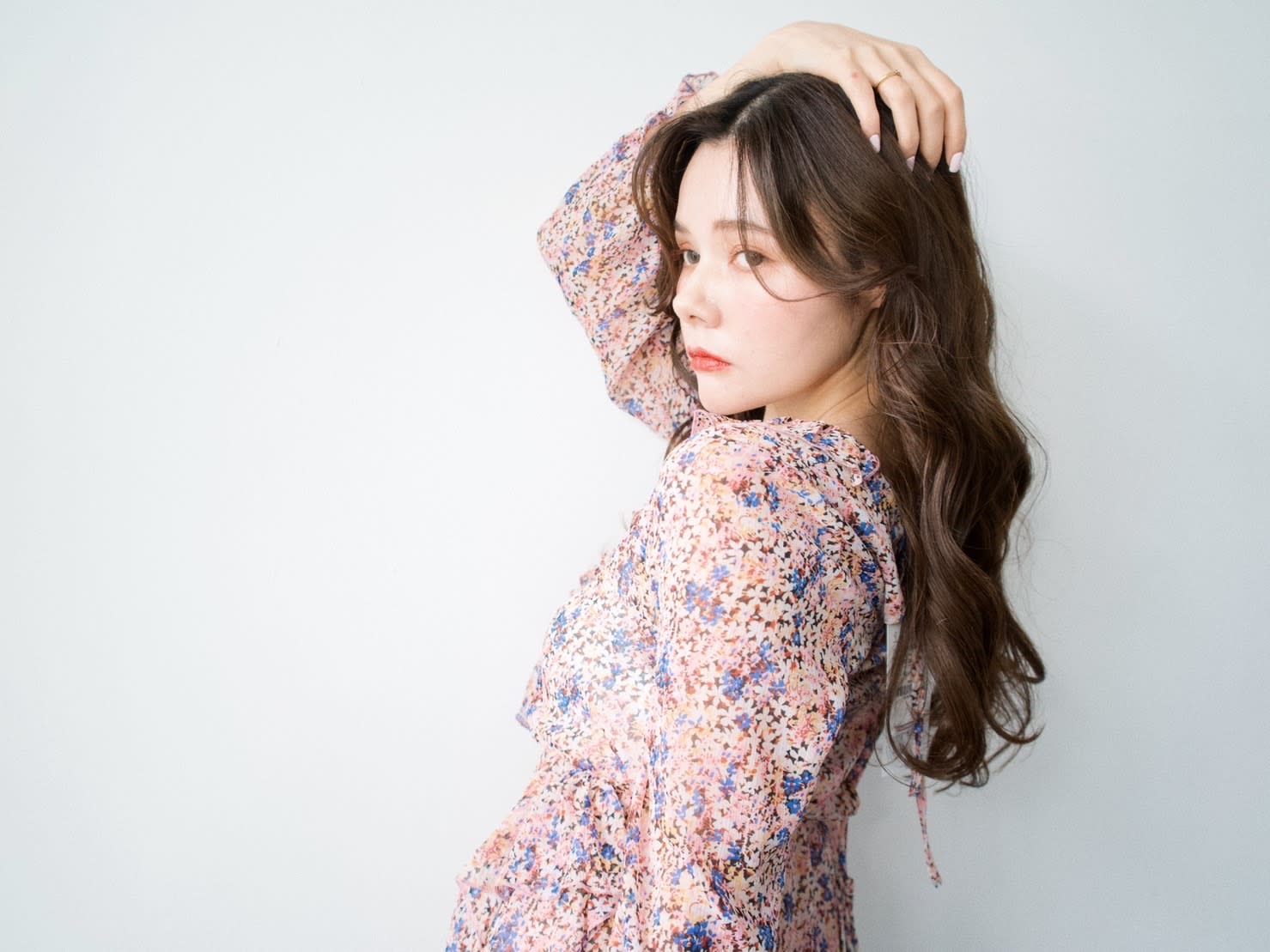 esu 天満店【エス テンマテン】のスタイル紹介。★20代30代40代★くすみベージュレイヤーカット