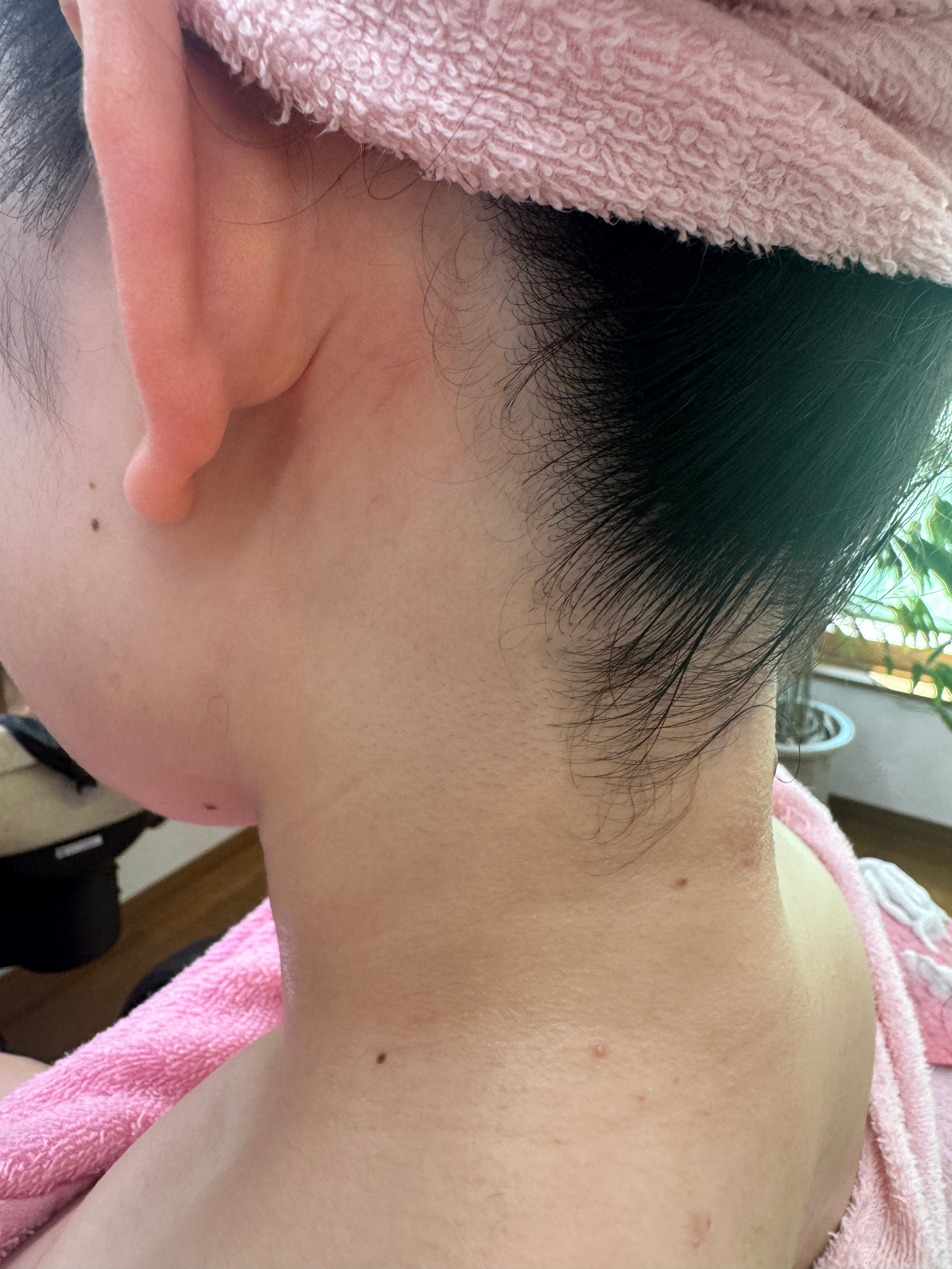 理容室・美容室アムール【リヨウシツビヨウシツアムール】のスタイル紹介。襟足美人　見返り美人