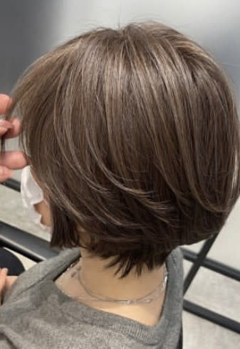 hair salon POCKET【ヘアーサロンポケット】のスタイル紹介。魅せるグレーヘア（白髪率３０％）