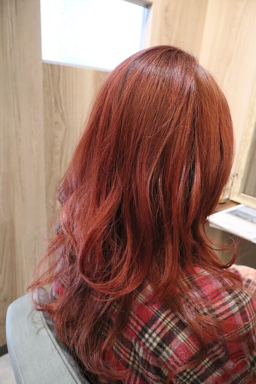 talute【タルテ】のスタイル紹介。ピーチレッドカラー