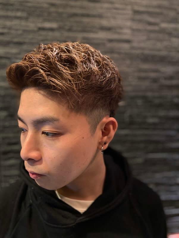 ヒロ銀座名駅西口店【ヒロギンザメイエキニシグチテン】のスタイル紹介。アップバングショート×カラー