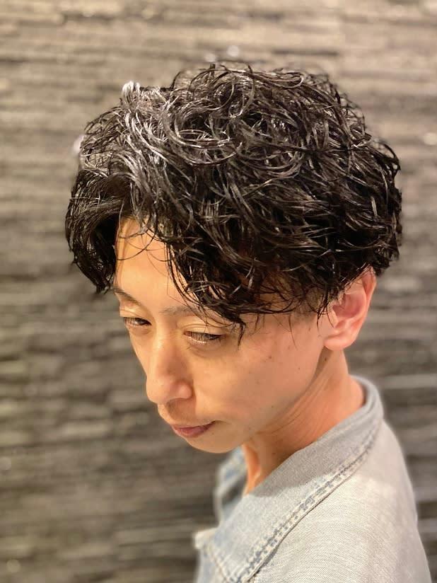 HIRO GINZA 池袋東口店【ヒロギンザ】【ヒロギンザイケブクロヒガシグチテン】のスタイル紹介。センターパート×スパイラルパーマ