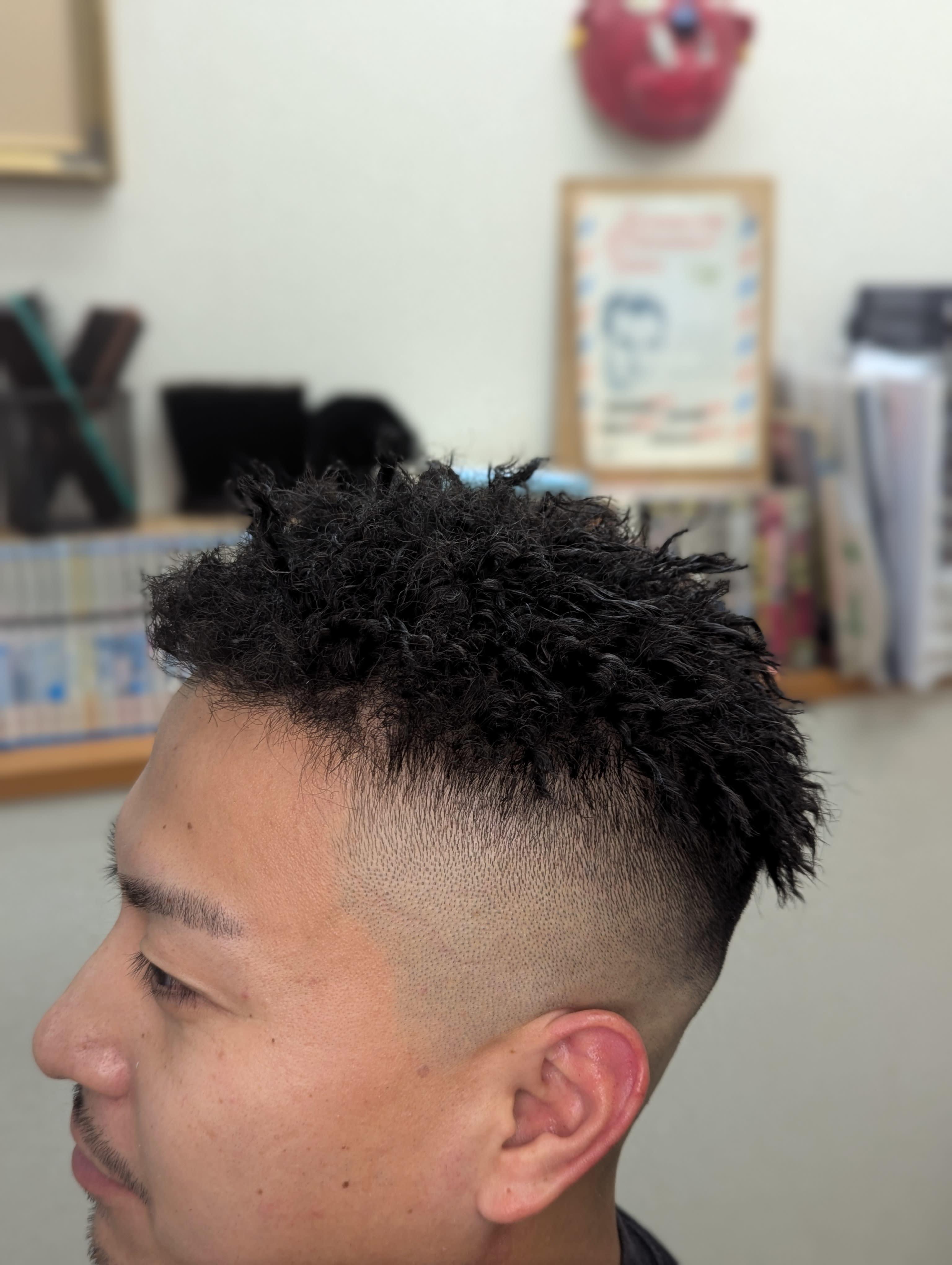 ヘアーサロンSIGEKI【シゲキ】のスタイル紹介。スパイキーアフロ