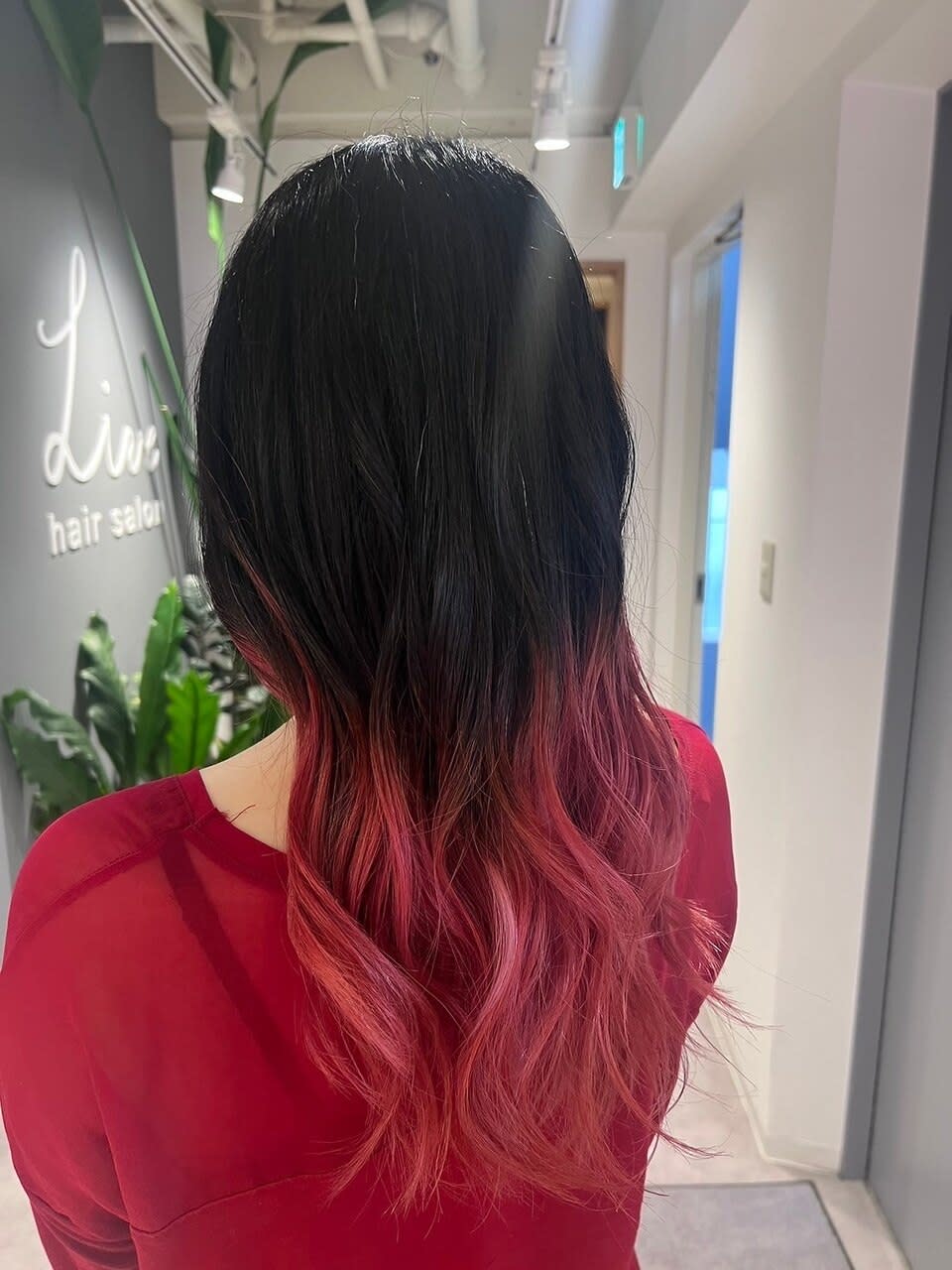 Live【リブ】のスタイル紹介。チェリーピンクのグラデーションカラー　［久米川美容室］