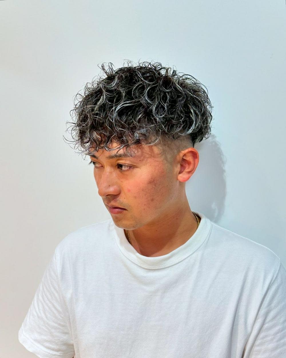 CREA men's 横浜能見台【クレアメンズ】【クレアメンズヨコハマノウケンダイ】のスタイル紹介。横浜スペインカールメンズパーマメッシュパーマハイライトカラー