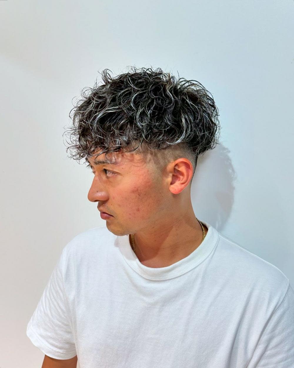 CREA men's 横浜能見台【クレアメンズ】【クレアメンズヨコハマノウケンダイ】のスタイル紹介。横浜メンズパーマスペインカールメッシュハイライトカラーパーマ