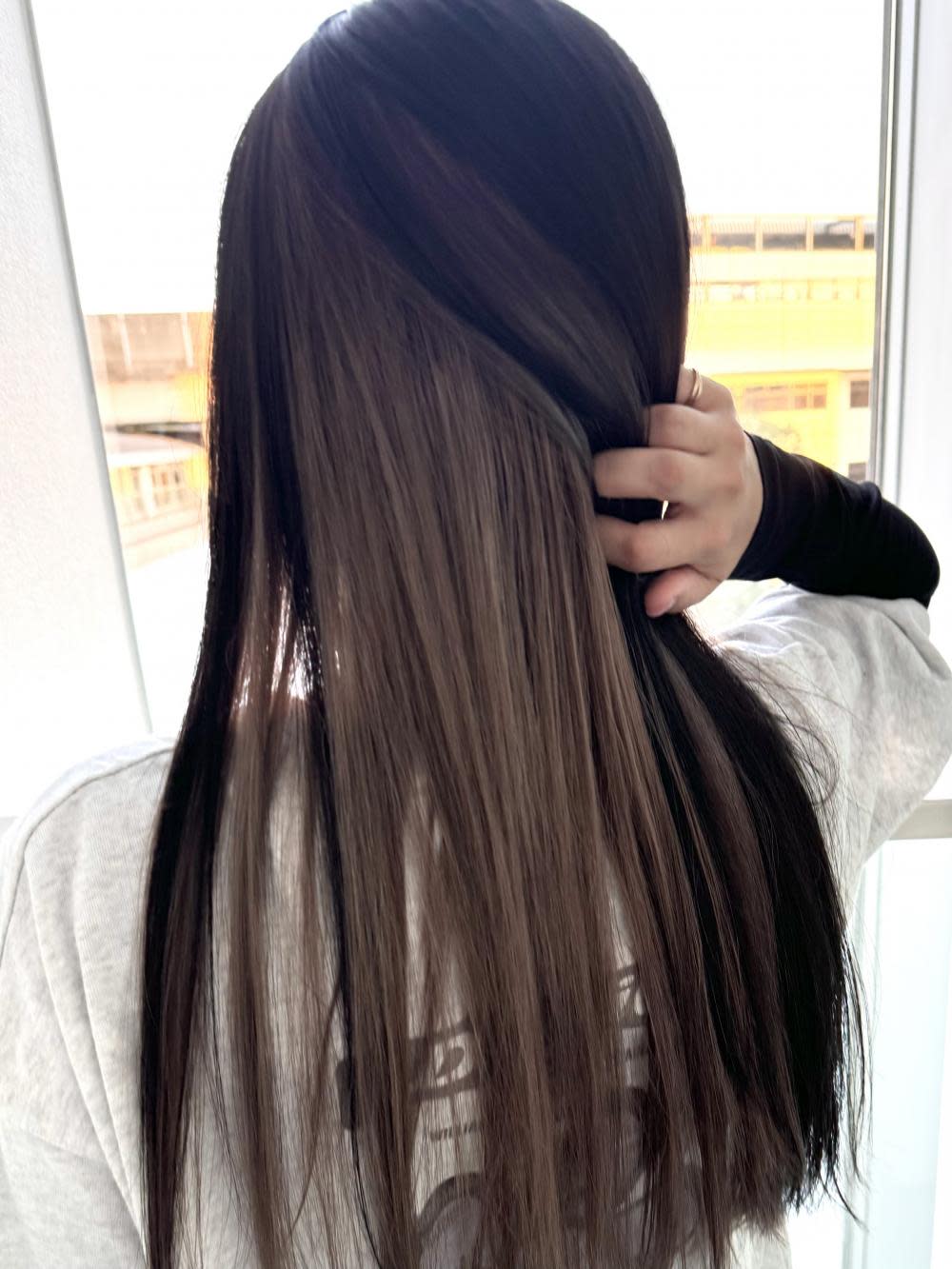 RISHE 東松戸店【リッシュ ヒガシマツドテン】のスタイル紹介。ロングヘアのインナーカラー