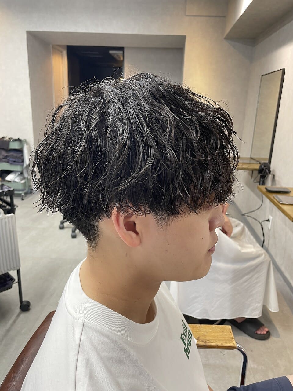 押上 美容室 cluster【オシアゲビヨウシツクラスタ】のスタイル紹介。波巻きツイスパMIXパーマ