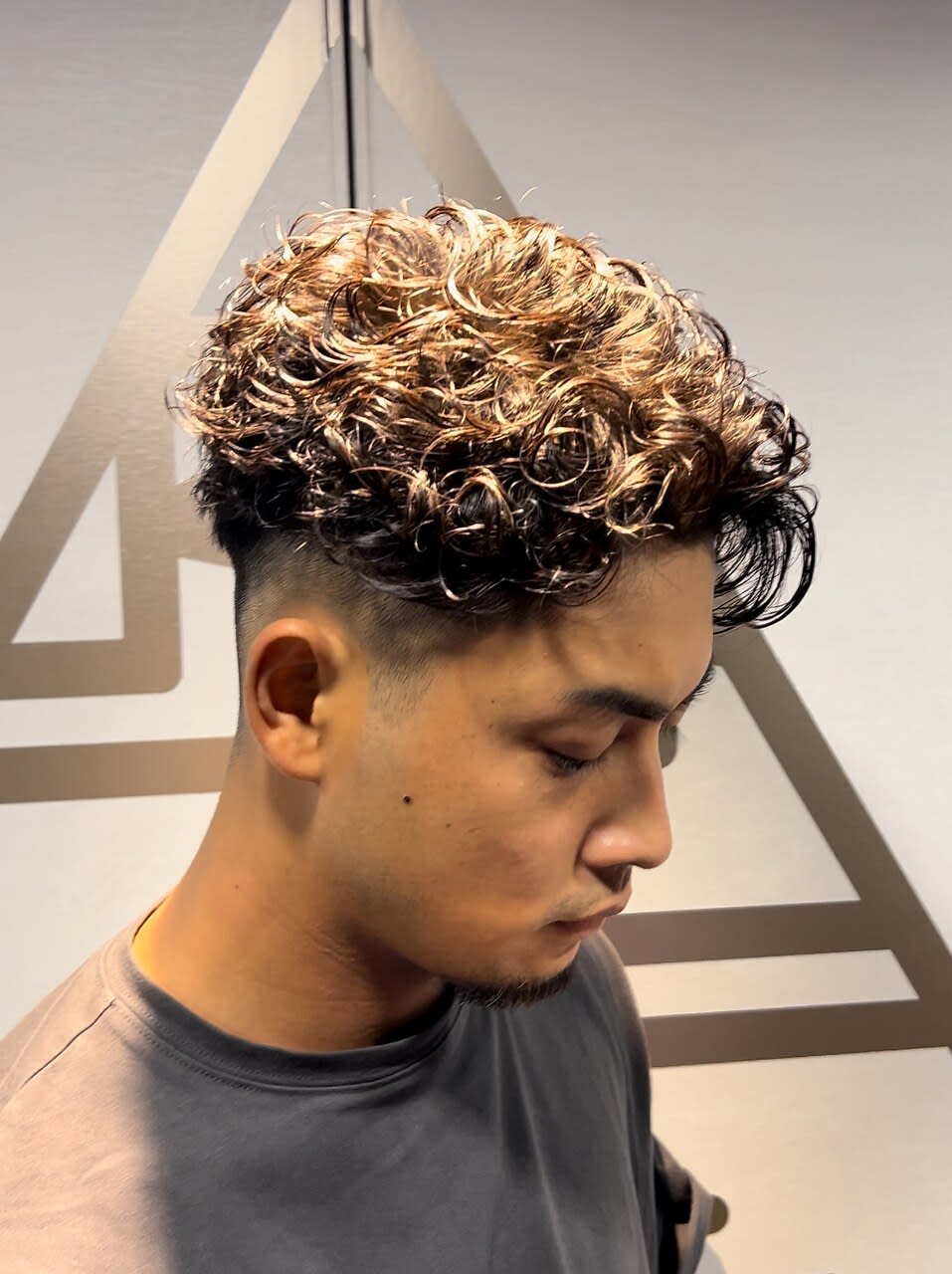 Men's salon RISE TOKYO 渋谷店【メンズサロンライズトーキョーシブヤテン】のスタイル紹介。外国人風ツーブロックフェードオールバックパーマ