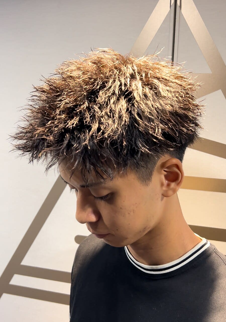 Men's salon RISE TOKYO 渋谷店【メンズサロンライズトーキョーシブヤテン】のスタイル紹介。スパイキーショートメンズショート刈り上げツイストパーマ