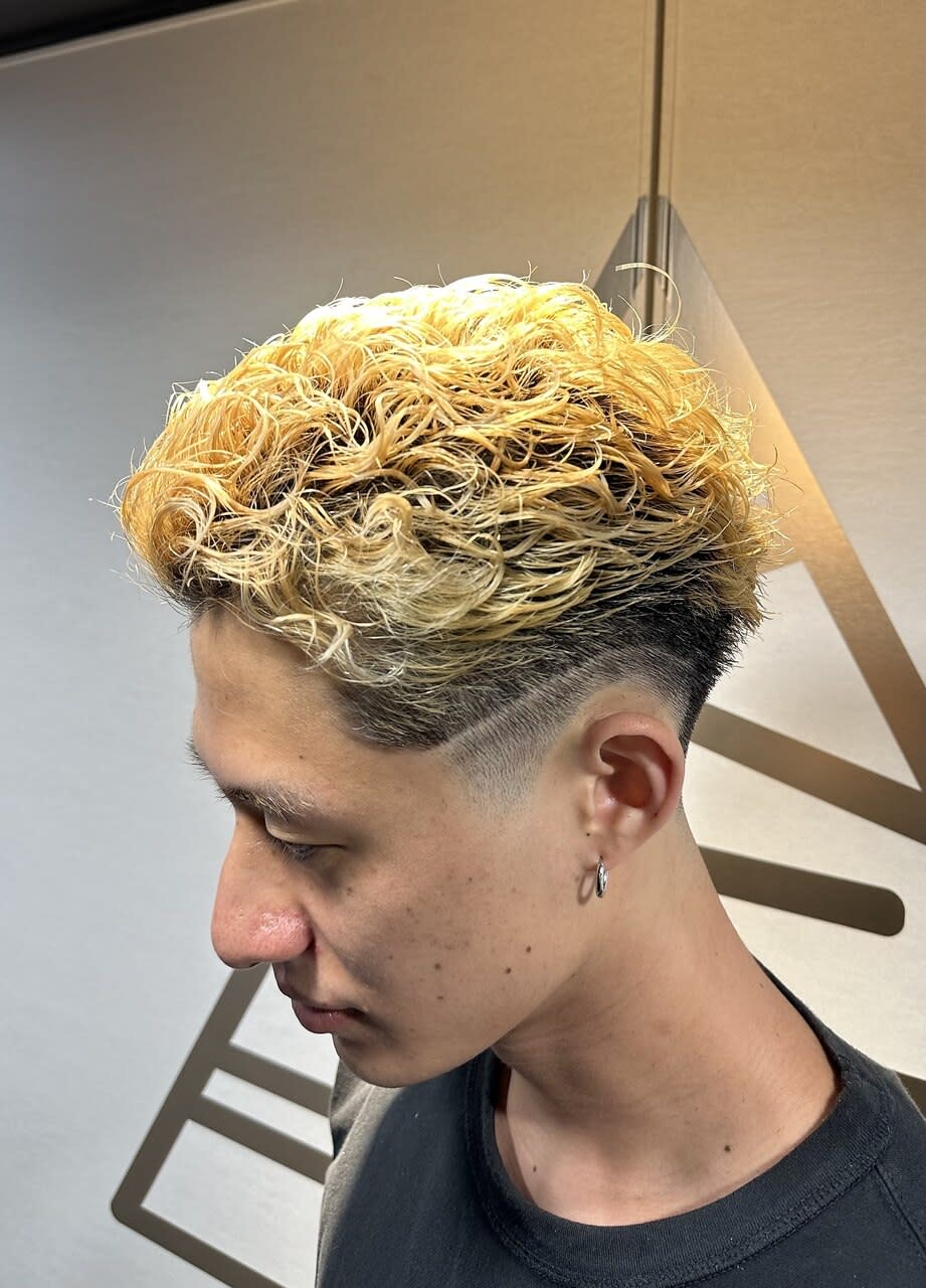 Men's salon RISE TOKYO 渋谷店【メンズサロンライズトーキョーシブヤテン】のスタイル紹介。【宮城リョータ風！刈り上げパーマ】ブリーチメンズパーマ