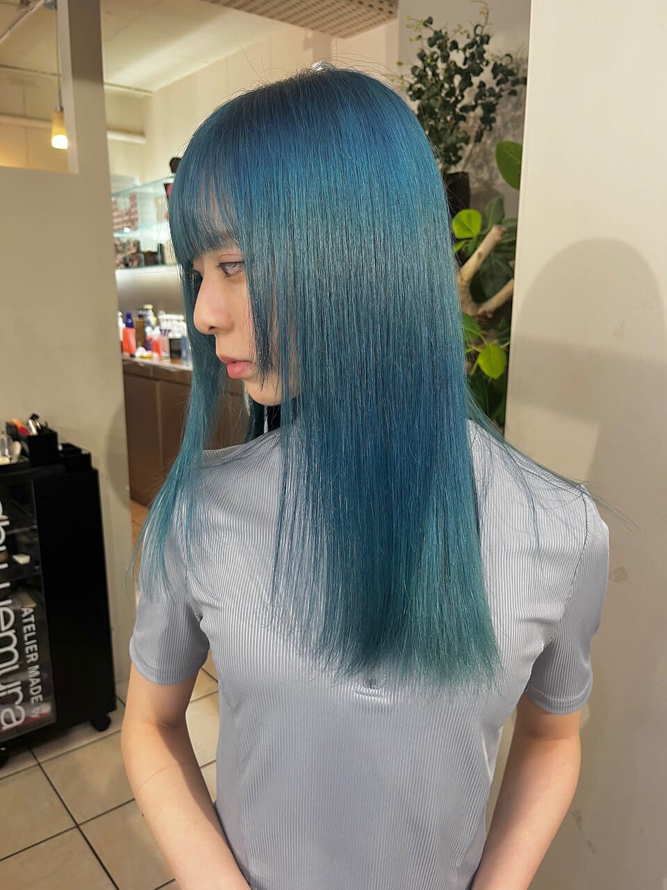 salon de bika【サロン ド ビカ】【サロン ド ビカ】のスタイル紹介。アイスミントカラー×切りっぱなしロブ