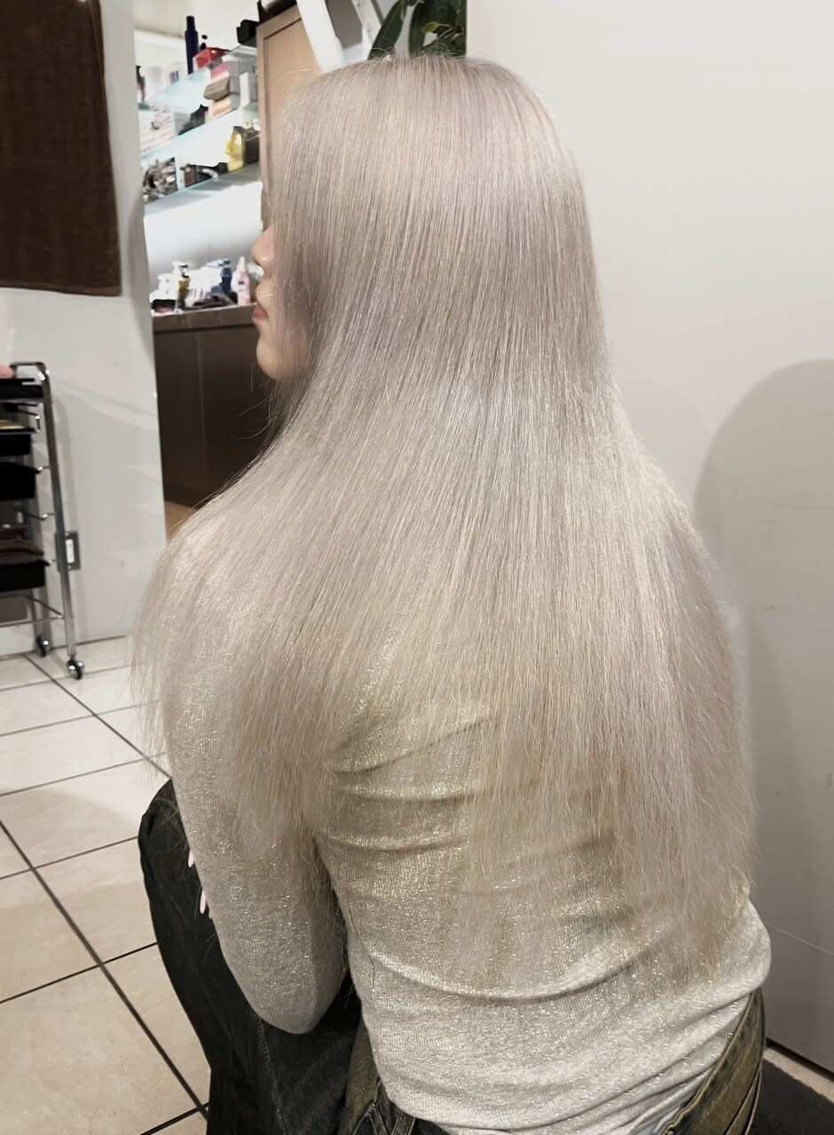 salon de bika【サロン ド ビカ】【サロン ド ビカ】のスタイル紹介。超透明感ホワイトベージュカラー