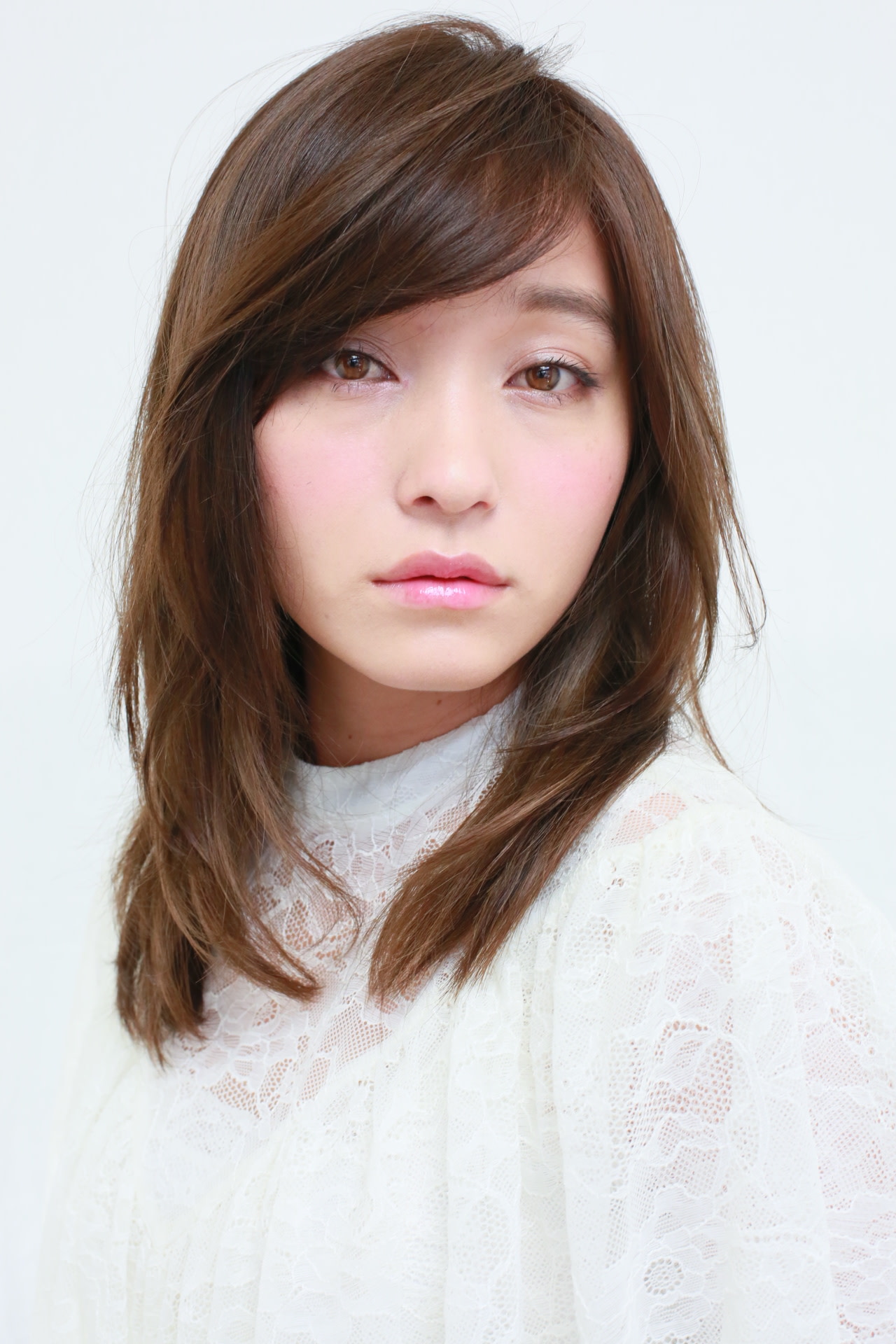 Beauty and Care CALON 銀座【ビューティーアンドケア カロン ギンザ】のスタイル紹介。肌色を綺麗に魅せるカシスブラウン ナチュラルレイヤー