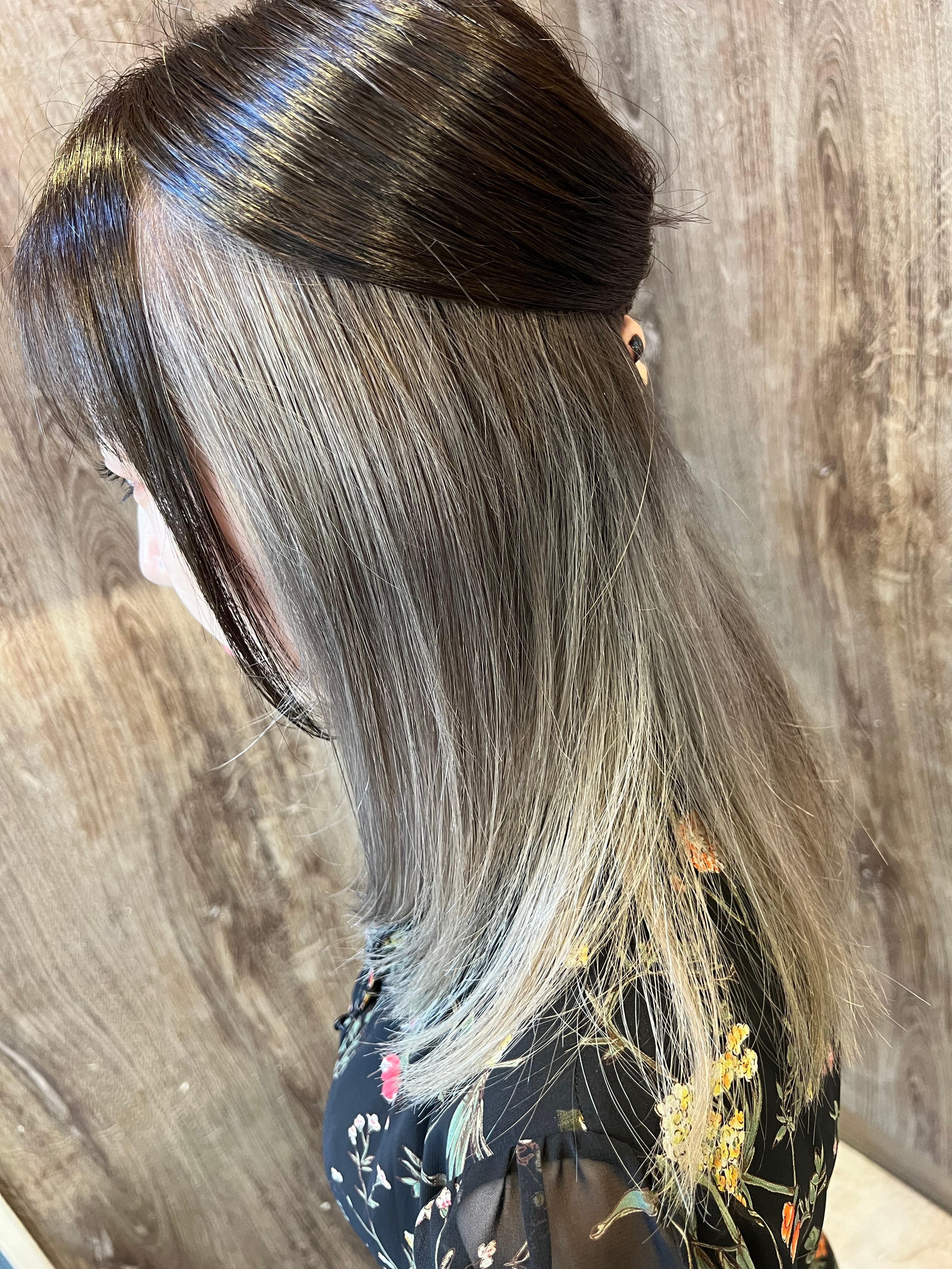 flowria【フローリア】のスタイル紹介。インナーカラー　×　シナモンベージュ