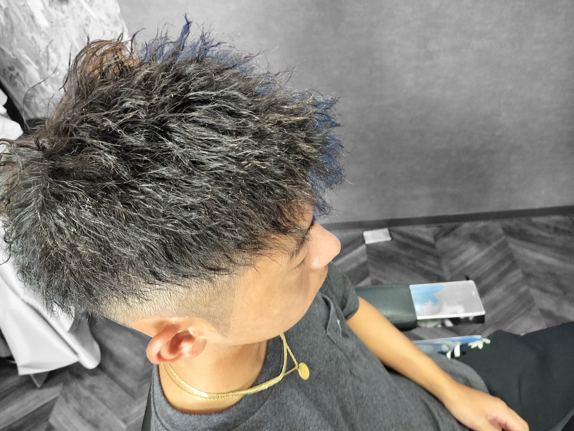 THE CUT【ザ カット】のスタイル紹介。ツイストスパイラルパーマ＋フェードカット