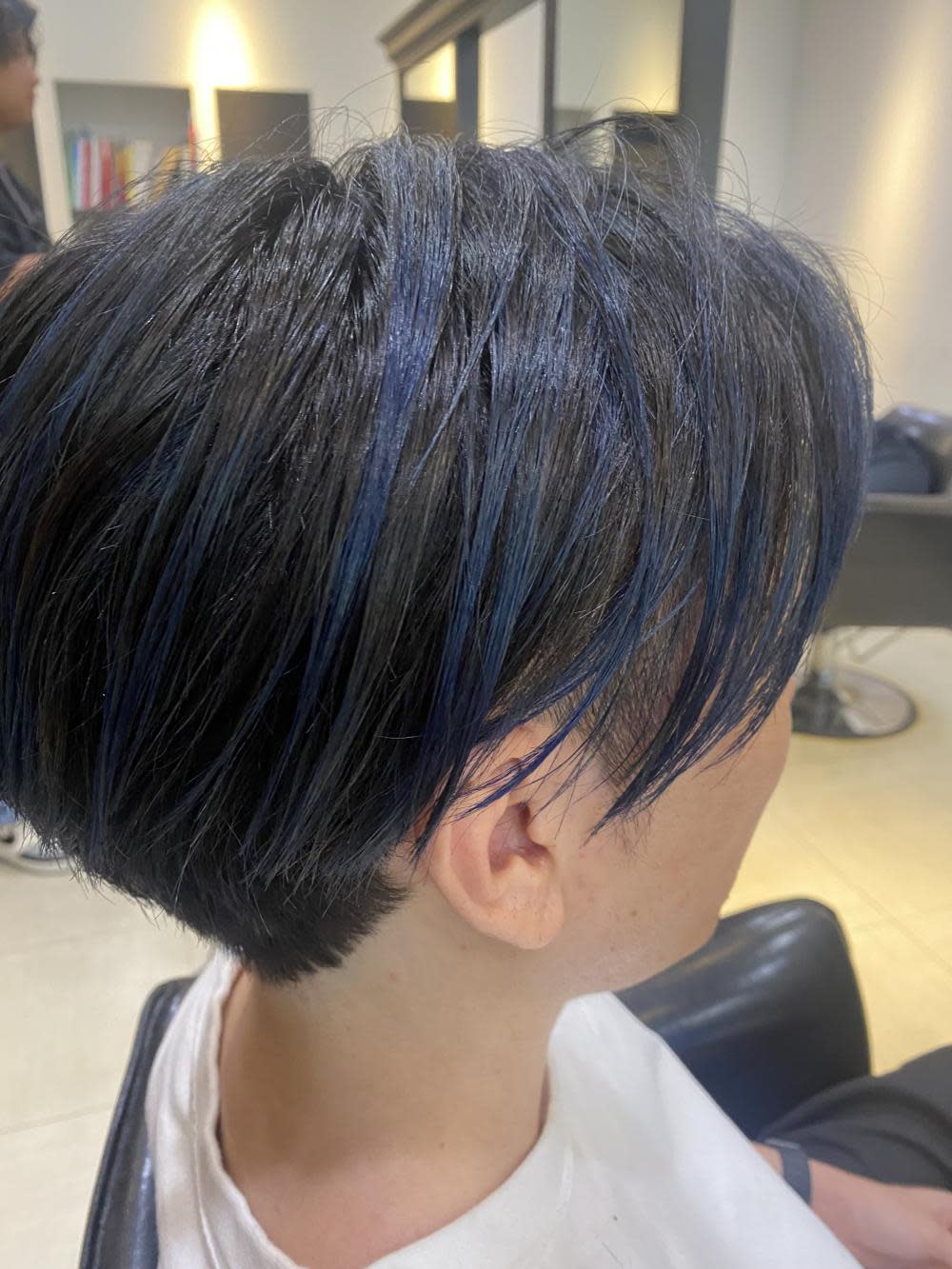 each dee hair＆total beauty【イーチディー】のスタイル紹介。カラーハイライトショート