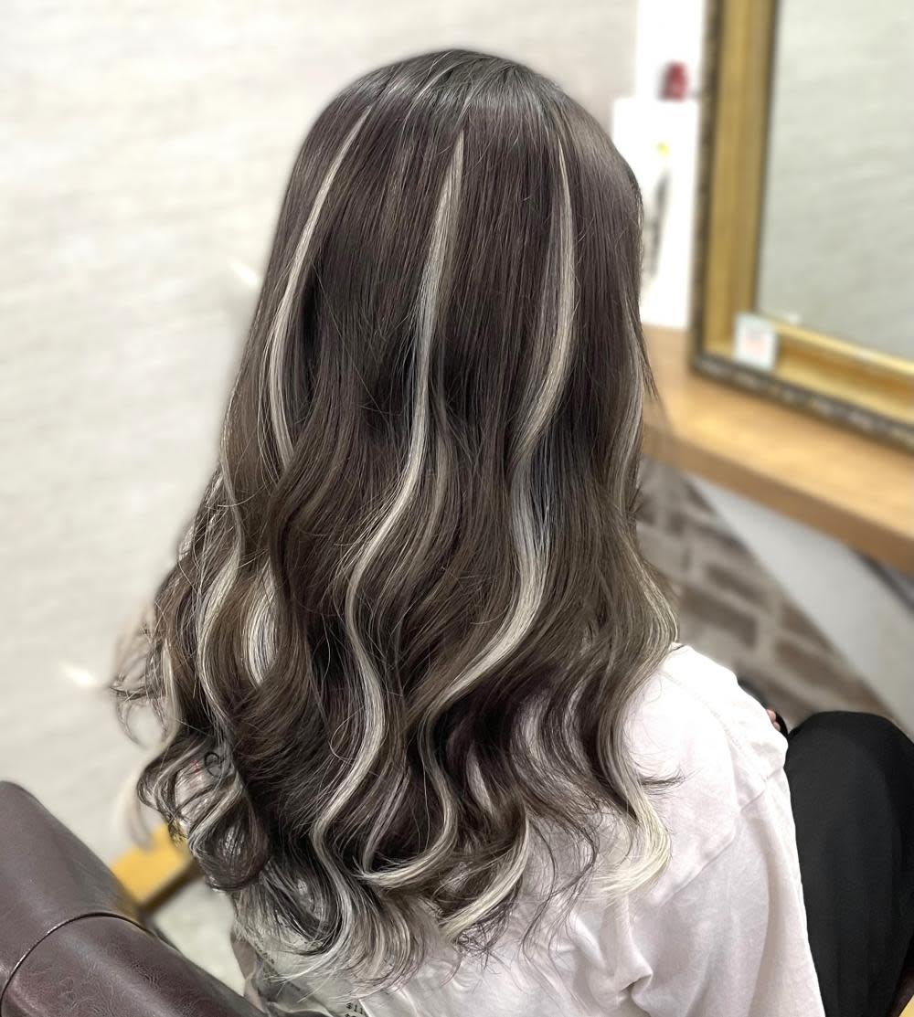 TOTAL HAIR MAKE CLAVIS［美容室&ヘアメイク］【トータルヘアメイククラビス】のスタイル紹介。フルカラー×シールエクステ◎