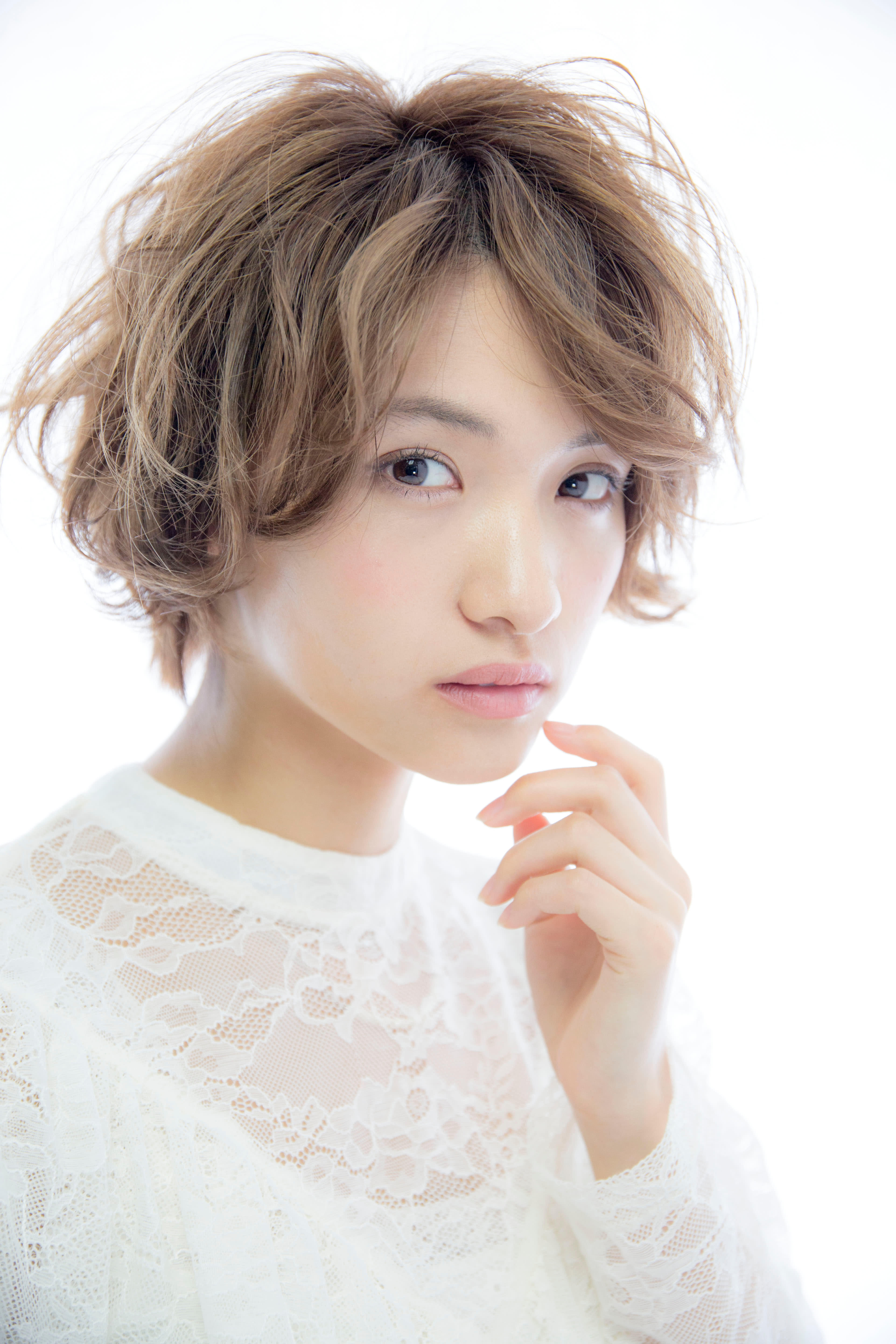 Beauty and Care CALON 銀座【ビューティーアンドケア カロン ギンザ】のスタイル紹介。ピュアな透明感を楽しむ アンニュイショート