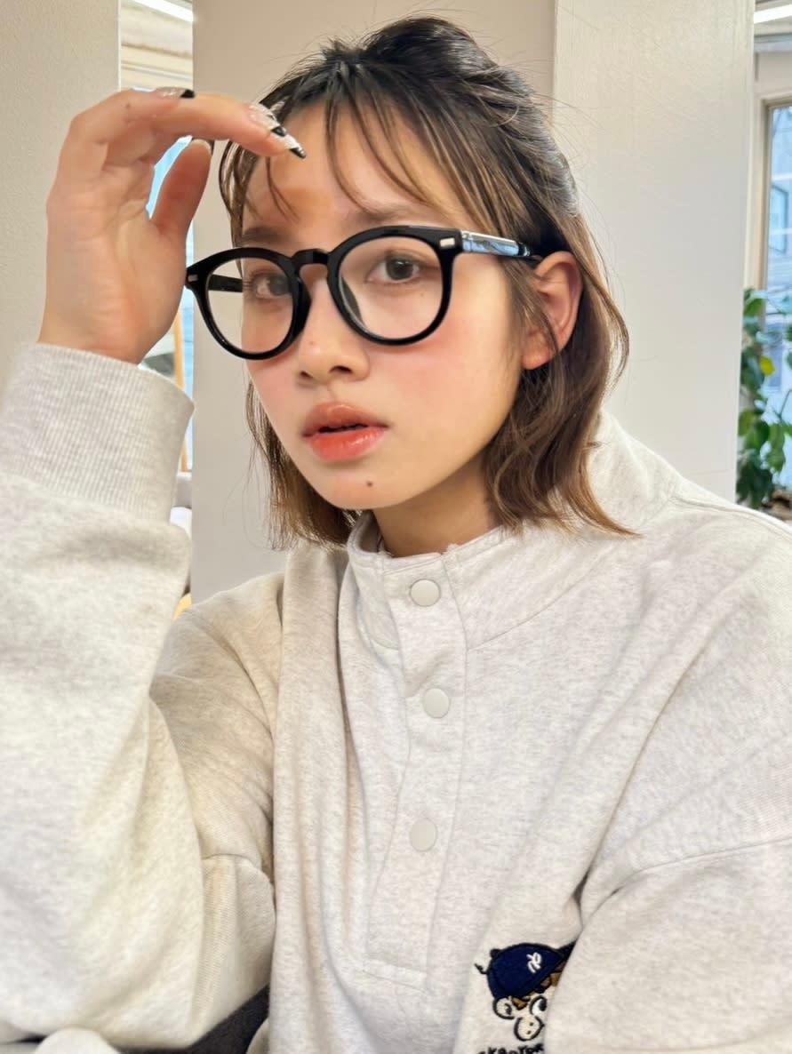 Farbe【ファルベ】のスタイル紹介。ヘアアレンジ/顎下ボブ/ベージュブラウン/Wカラー