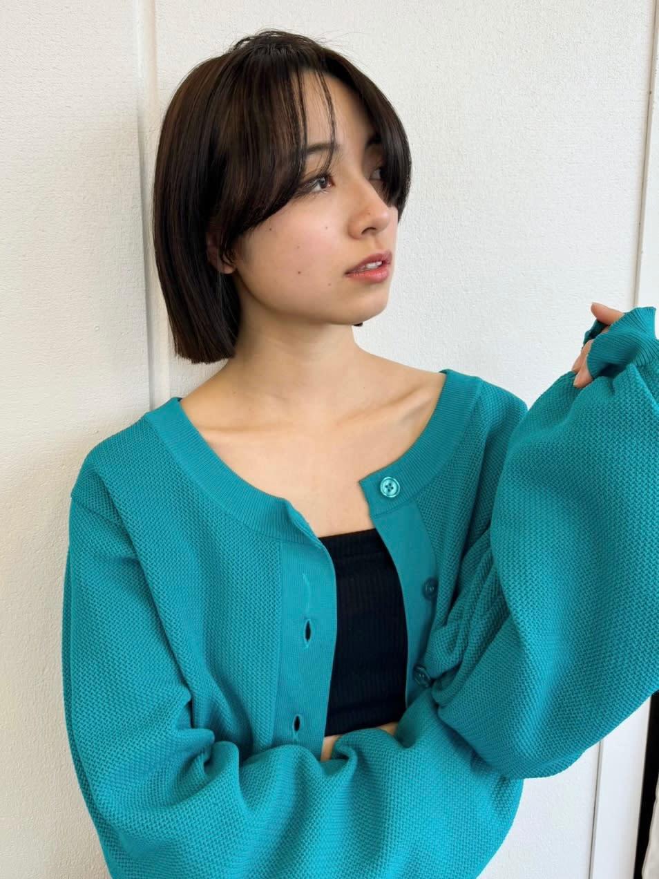 Farbe【ファルベ】のスタイル紹介。顎下ボブ/縮毛矯正/ネイビーブルー/艶カラー