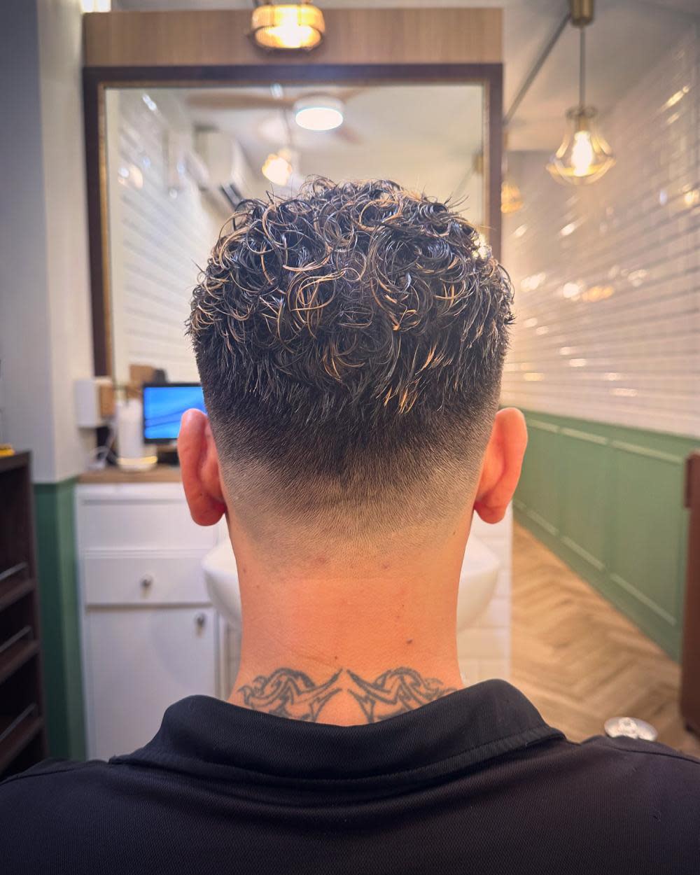 Y's BARBER GINZA 御茶ノ水店【ワイズ バーバー ギンザ オチャノミズ】のスタイル紹介。フェードパーマ