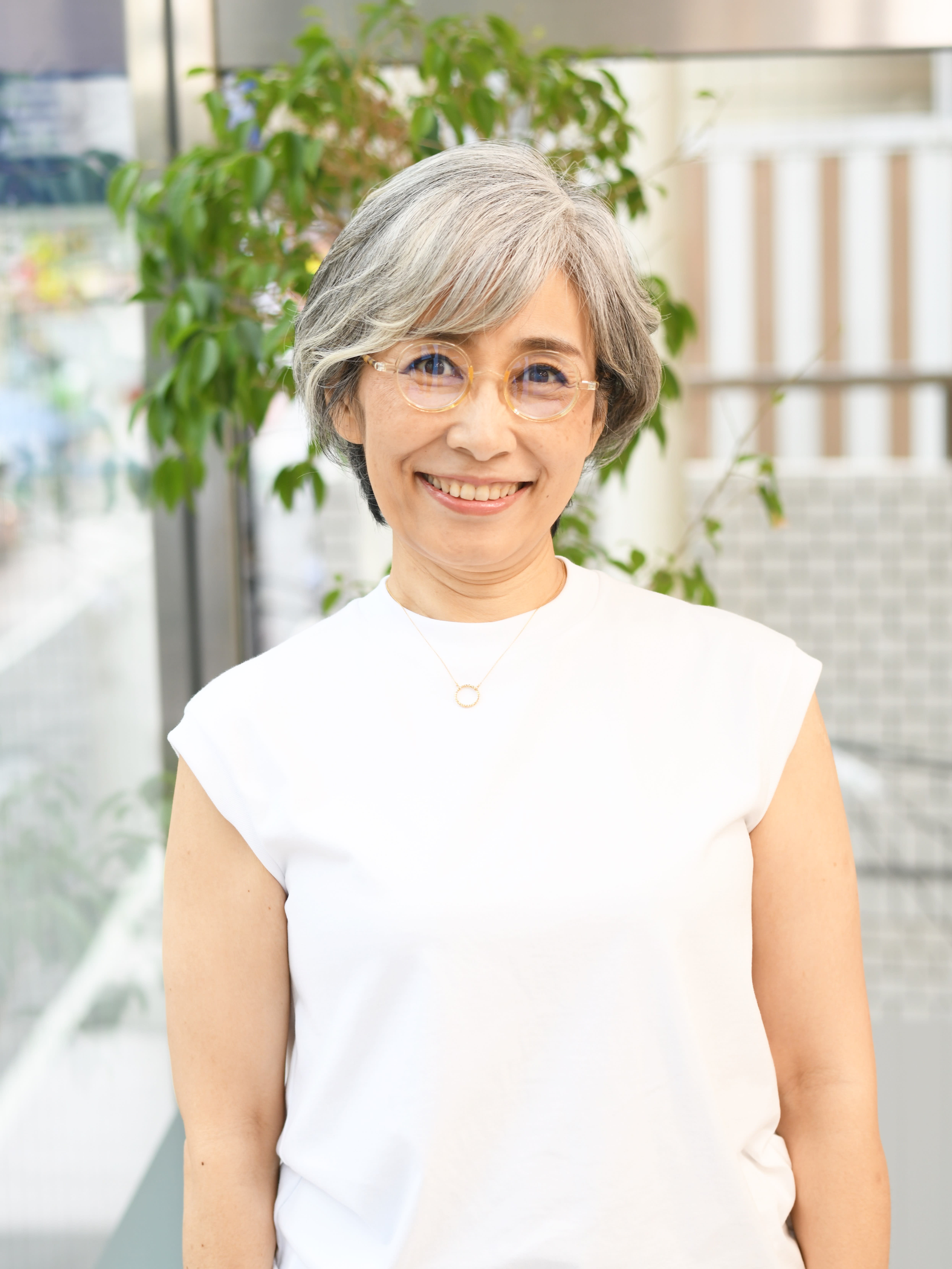 えがお美容室 奈良店【エガオビヨウシツ ナラテン】のスタイル紹介。【えがお美容室 奈良店】50代60代から◎グレイヘアショート