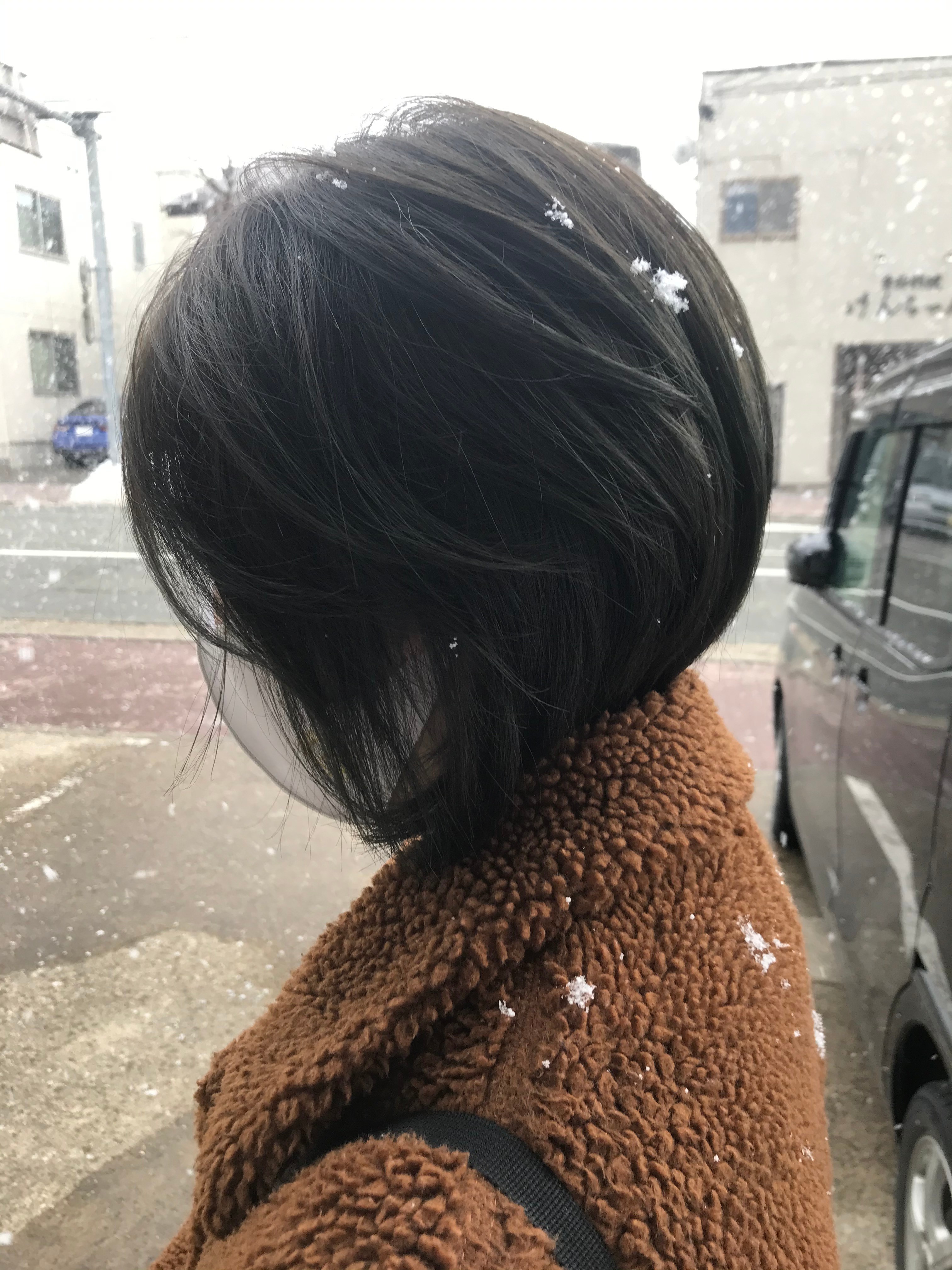 hair design Aura【ヘアデザインアウラ】のスタイル紹介。毛流れ×ネイビー