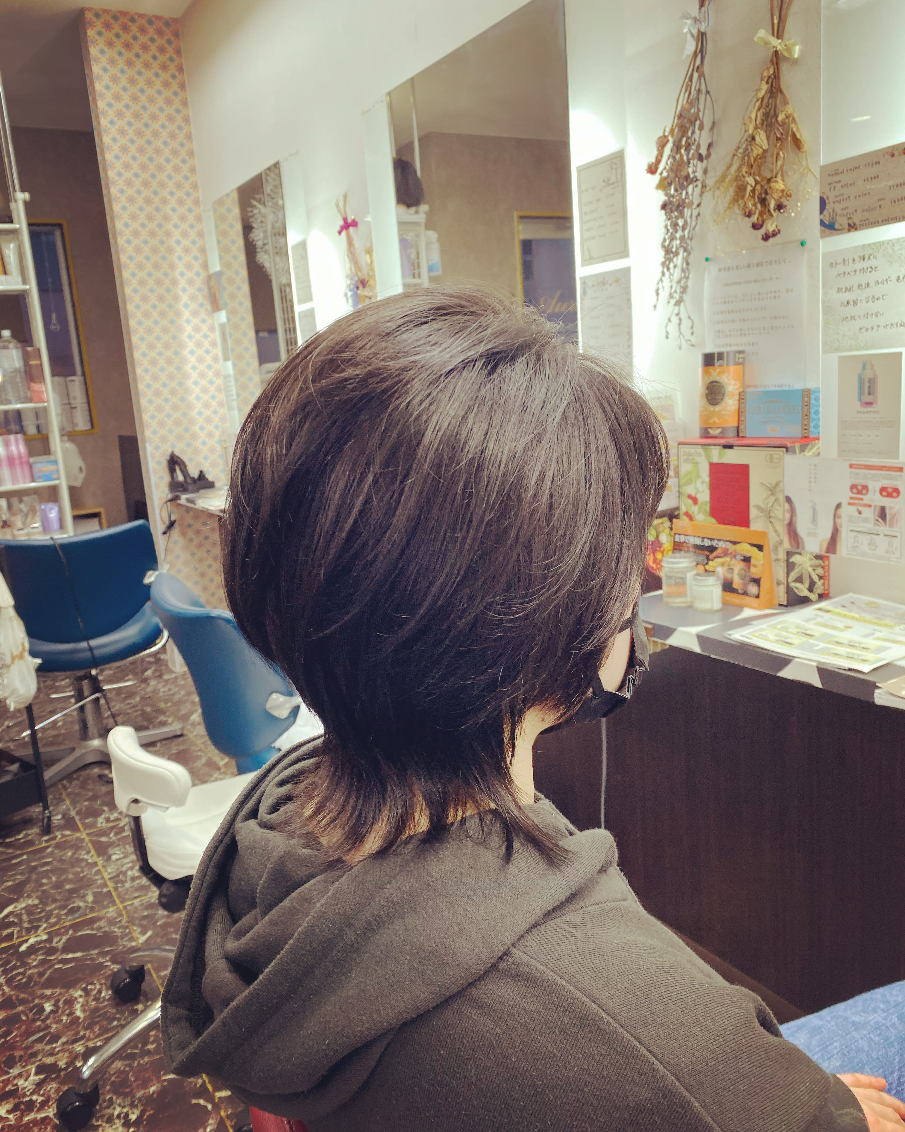 hair design Aura【ヘアデザインアウラ】のスタイル紹介。くびれ×ウルフ