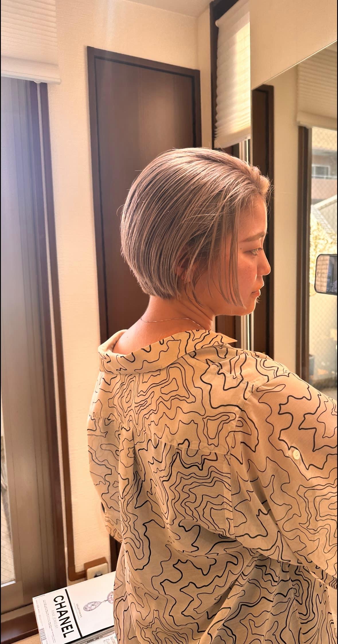 noka hair&eartherapy【ノカ ヘアーアンドイヤーセラピー】のスタイル紹介。【noka 新宿】透明感たっぷりホワイトベージュ