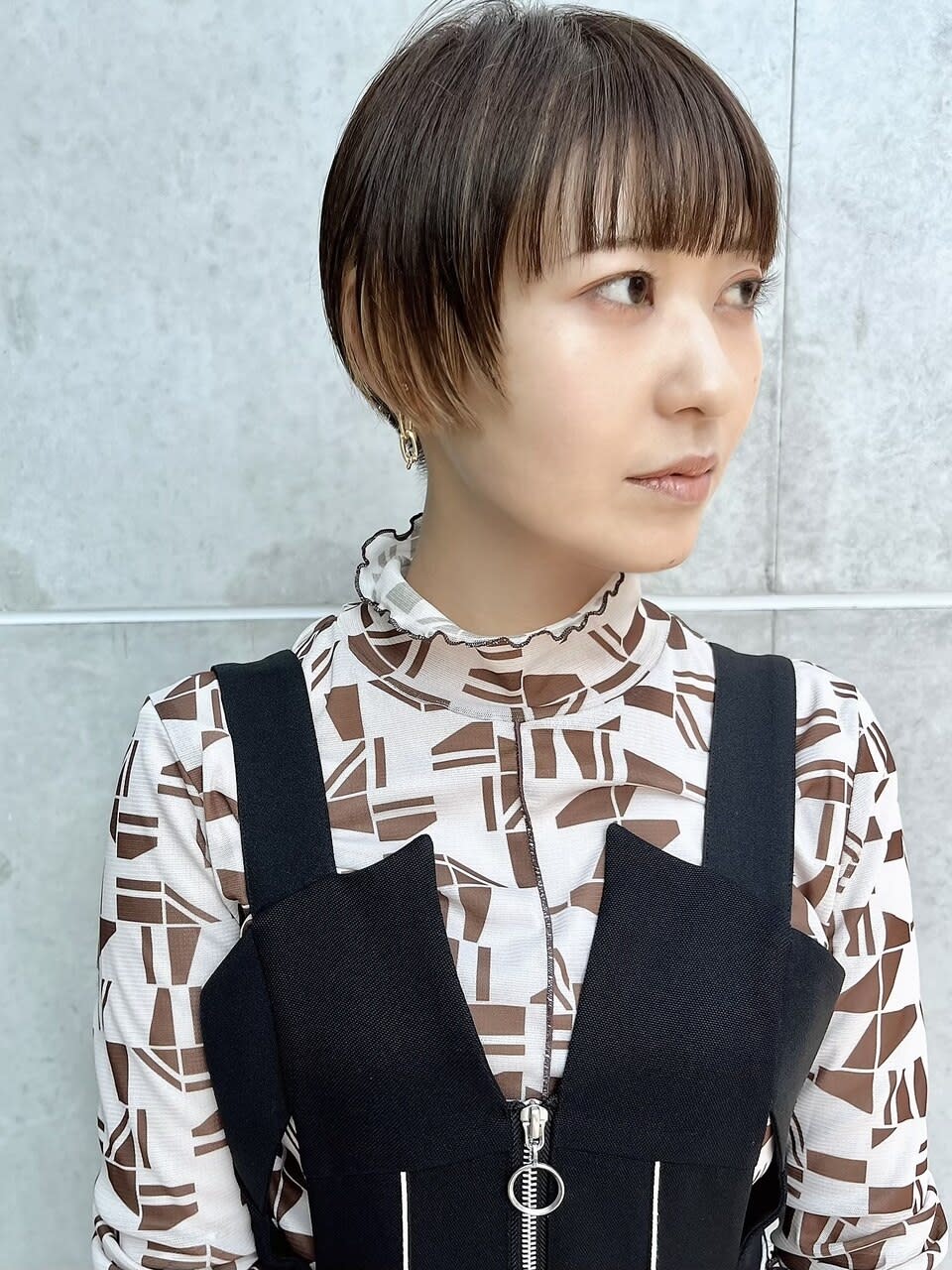 sea's栄【シーズ】【シーズサカエ】のスタイル紹介。刈り上げショート×インナーカラー