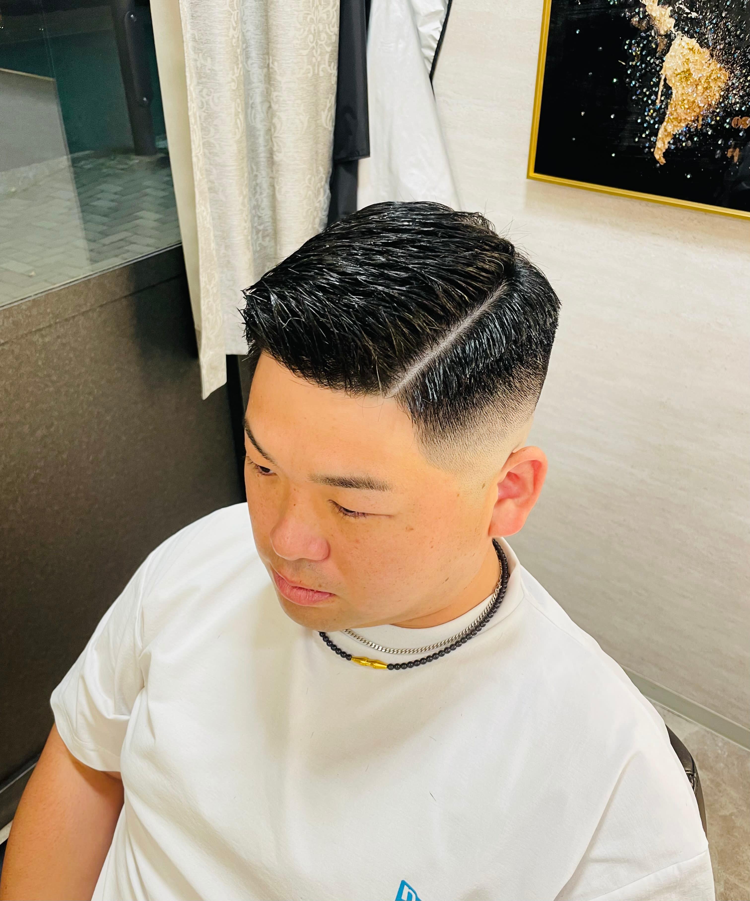 UNTRACE－BARBER SHOP－【アントレース バーバーショップ】のスタイル紹介。スキンフェード×ショートサイドパート