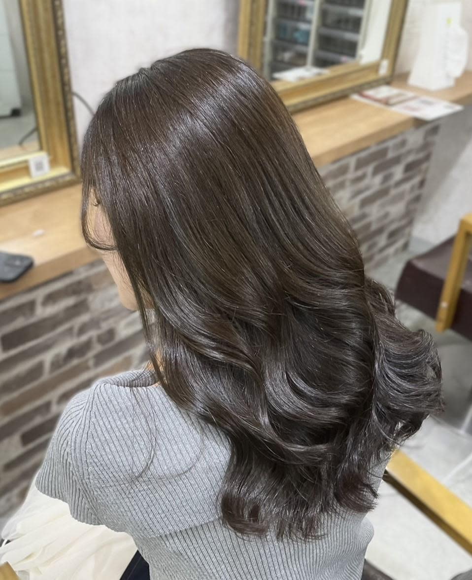 TOTAL HAIR MAKE CLAVIS［美容室&ヘアメイク］【トータルヘアメイククラビス】のスタイル紹介。アッシュブラウンカラー