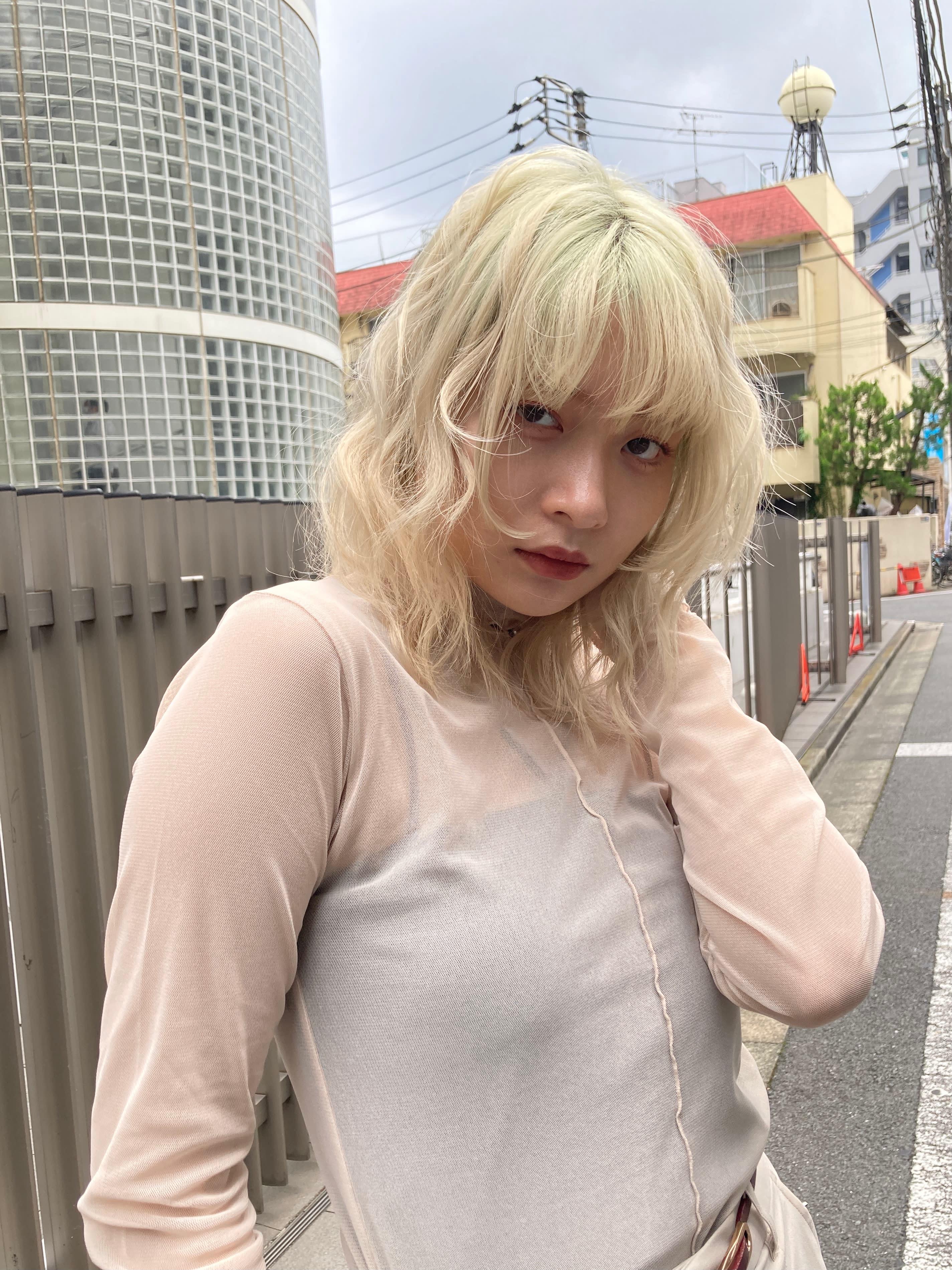 lok 高田馬場【ロク】【ロクタカダノババ】のスタイル紹介。ホワイトカラー×ウェーブ【高田馬場　lok】