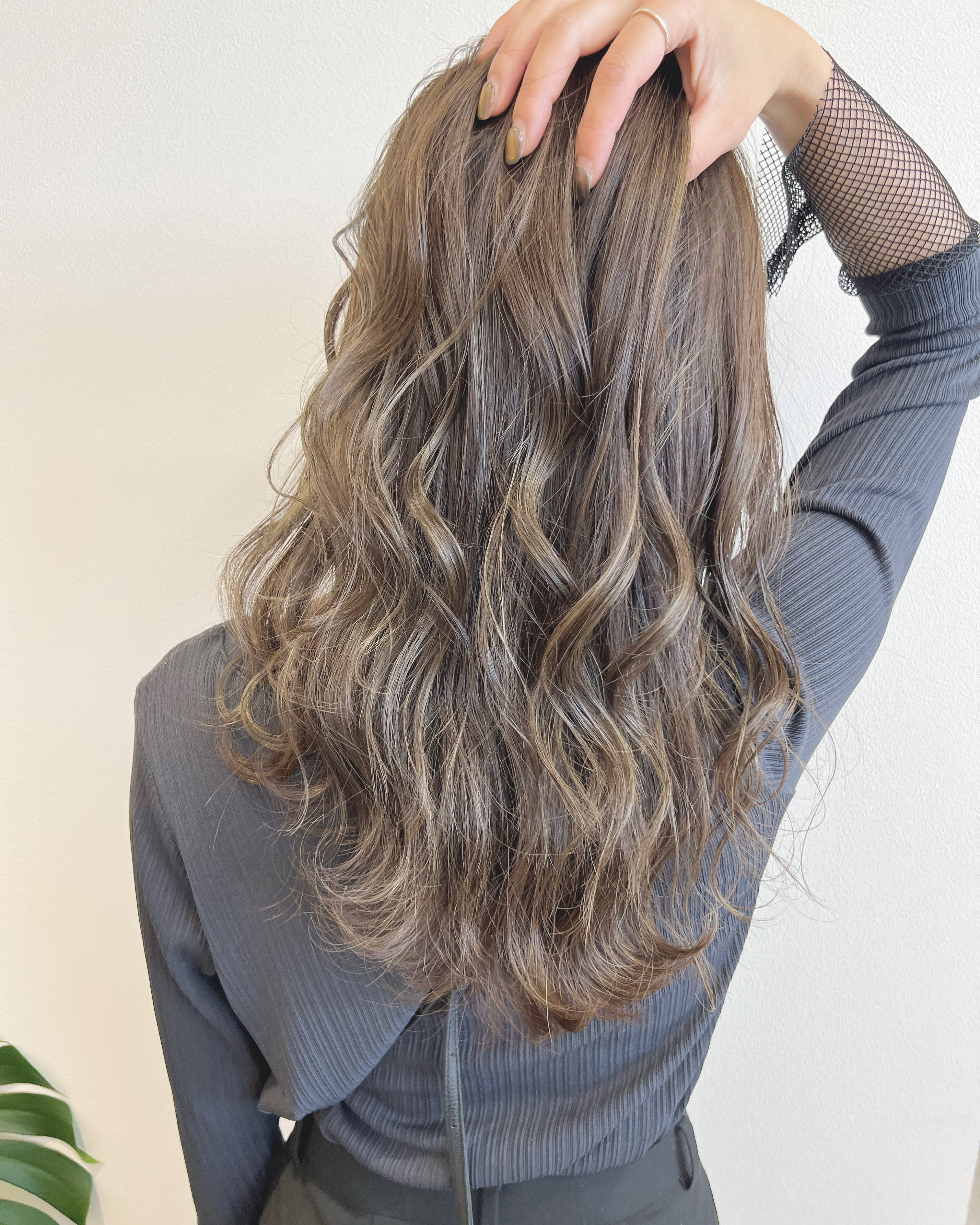 ann HAIRS 泉佐野店【アンヘアーズ】のスタイル紹介。グレージュヘア