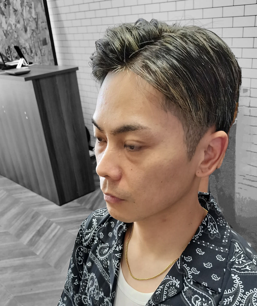 THE CUT【ザ カット】のスタイル紹介。ハイライトメッシュカラー＋ツーブロック