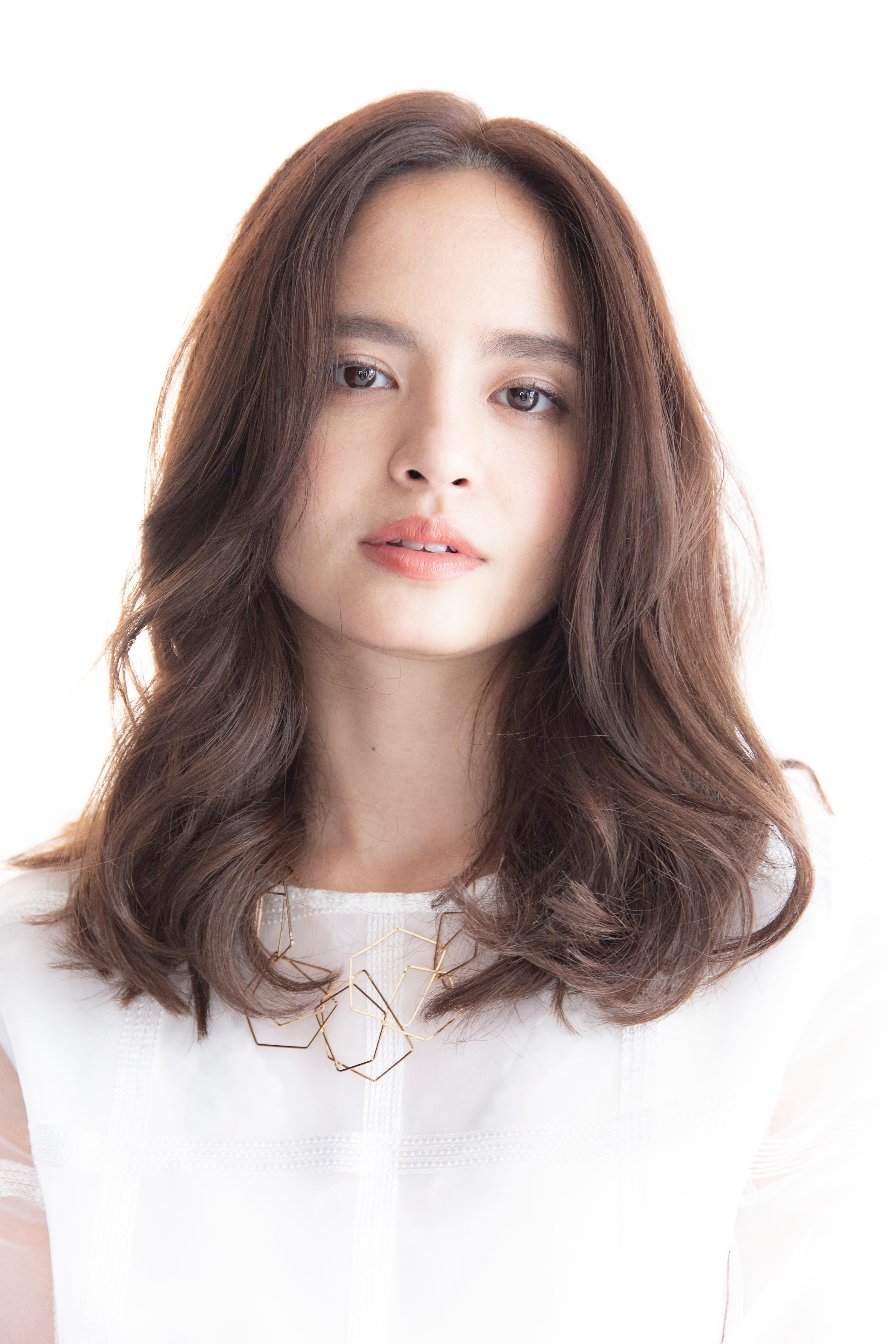 Beauty and Care CALON 銀座【ビューティーアンドケア カロン ギンザ】のスタイル紹介。奥行きと透明感楽しむヌーディーベージュ