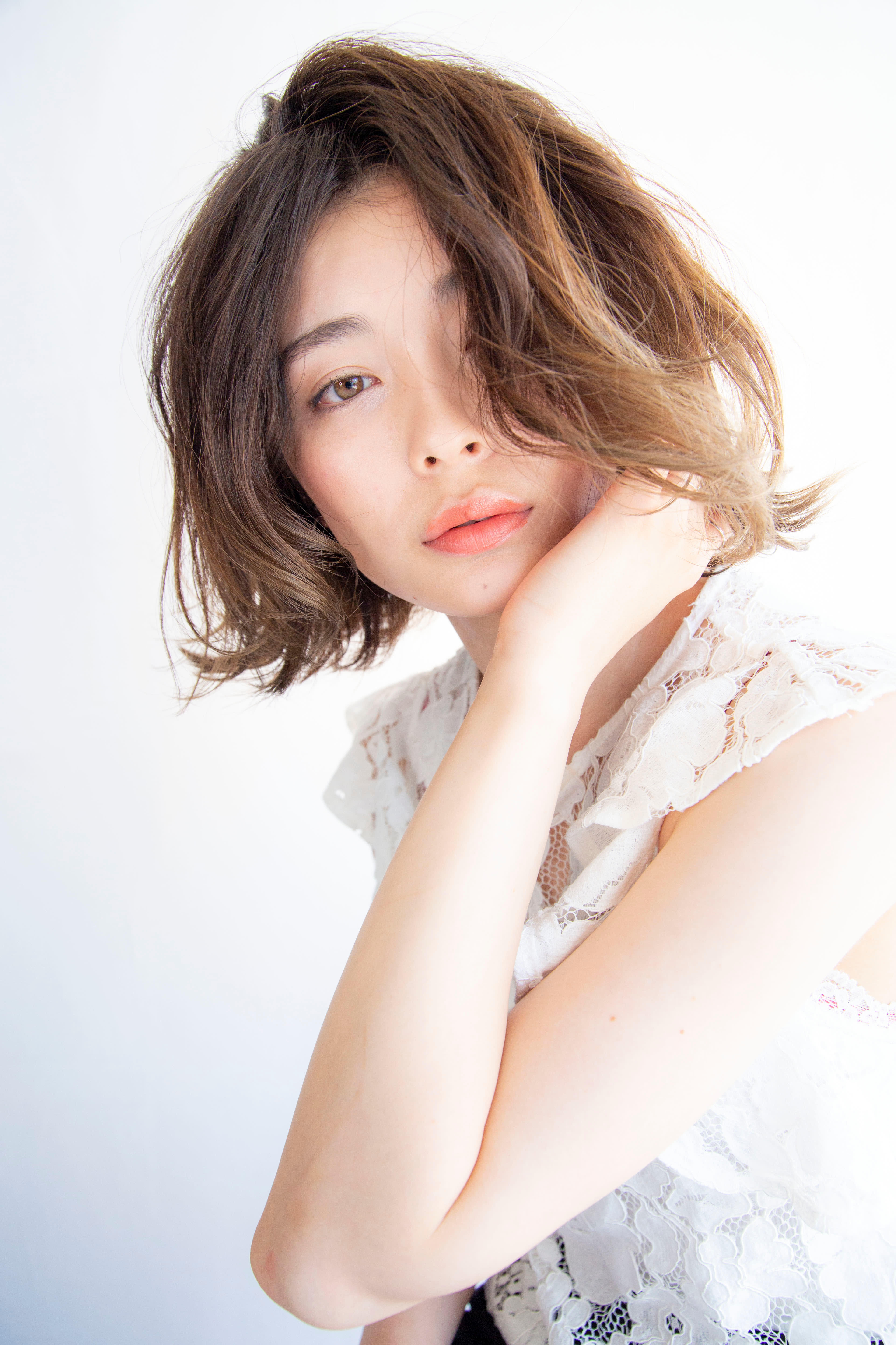 Beauty and Care CALON 銀座【ビューティーアンドケア カロン ギンザ】のスタイル紹介。透け感の中に品の良さ感じるヌーディーベージュボブ