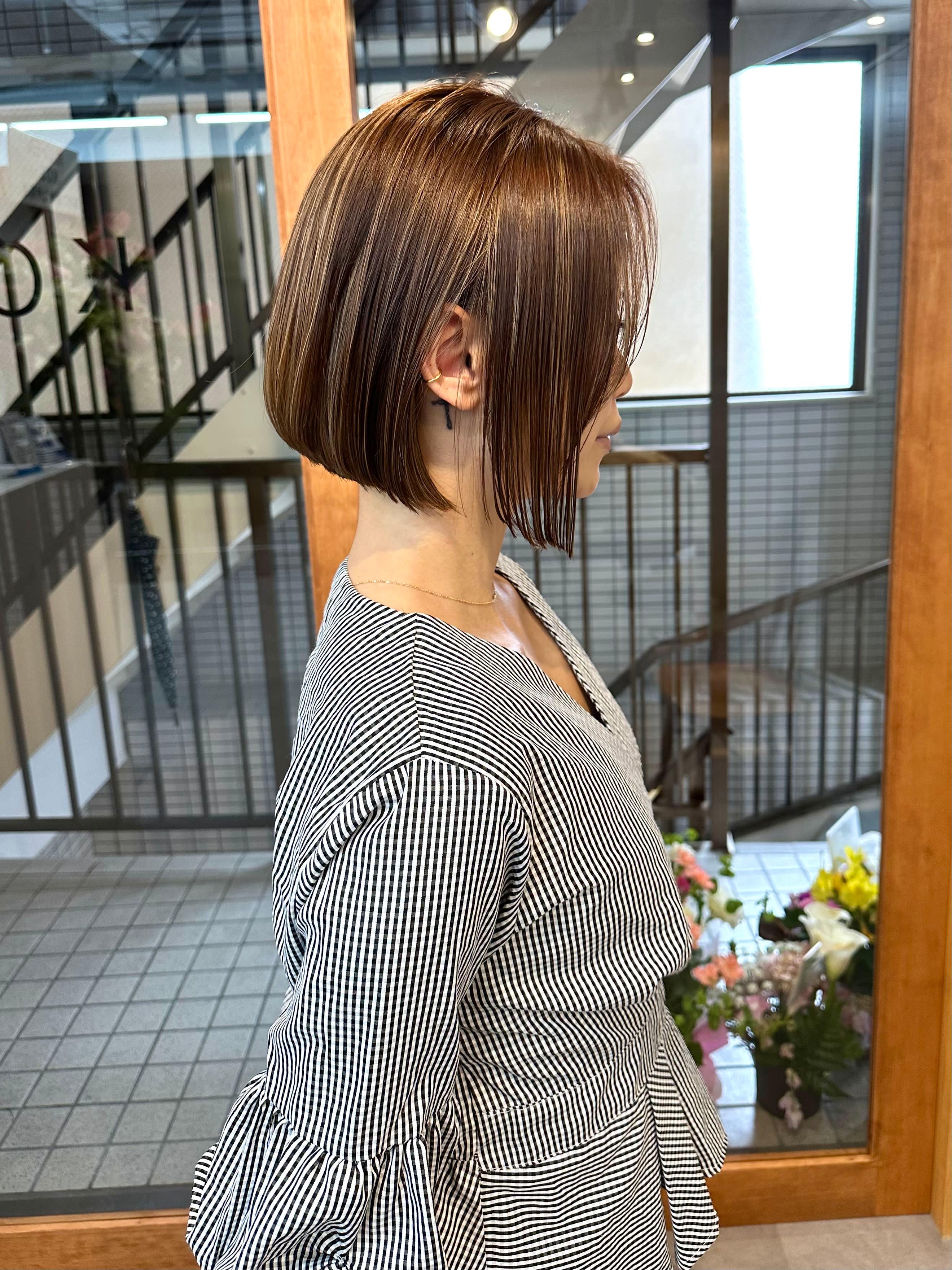 KOS【コス】のスタイル紹介。大人ハイライトボブ