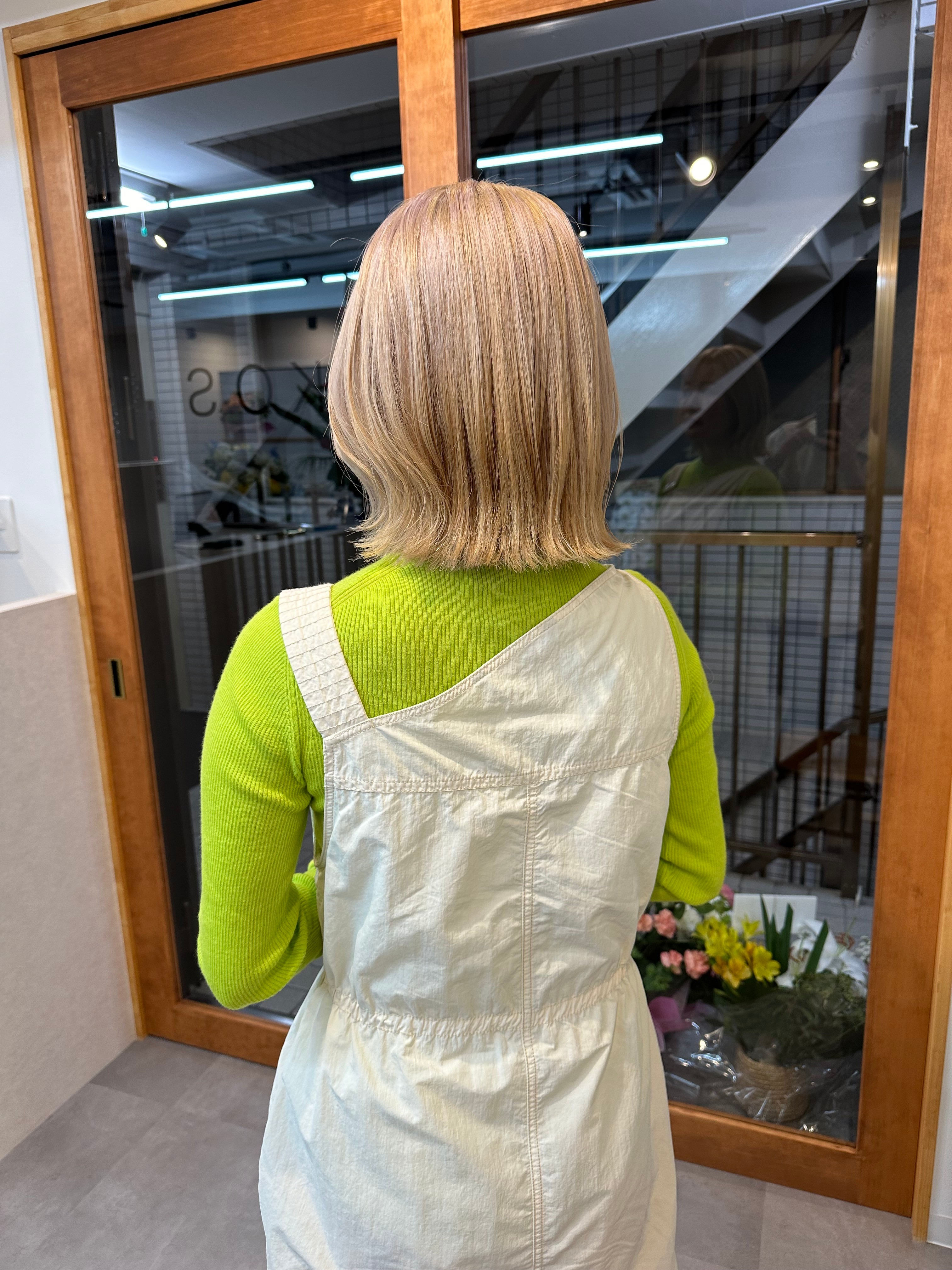 KOS【コス】のスタイル紹介。クリームホワイトカラー