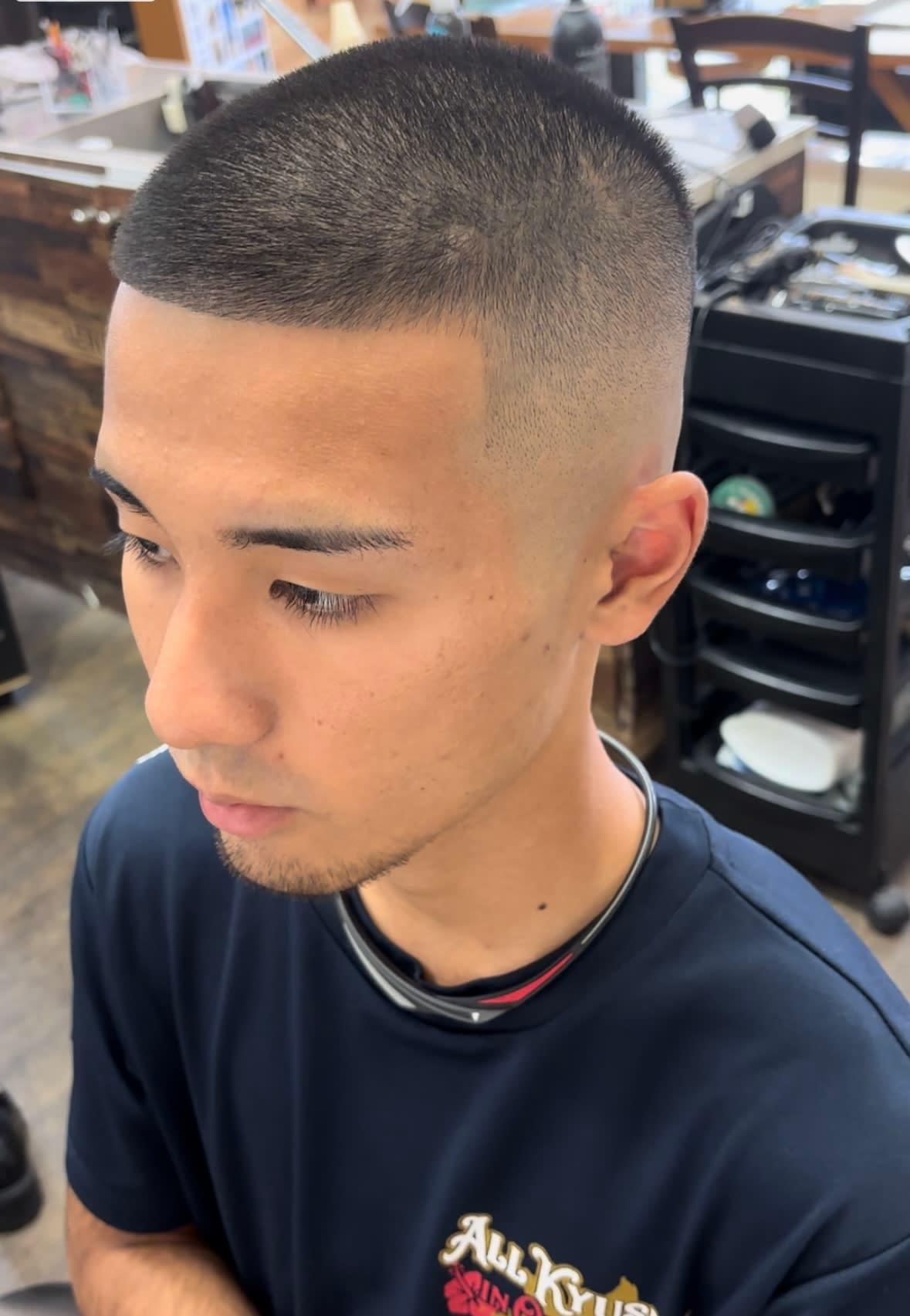 cut in Shanzeおもろ【カットインシャンゼ オモロ】のスタイル紹介。バズカット【高校生】