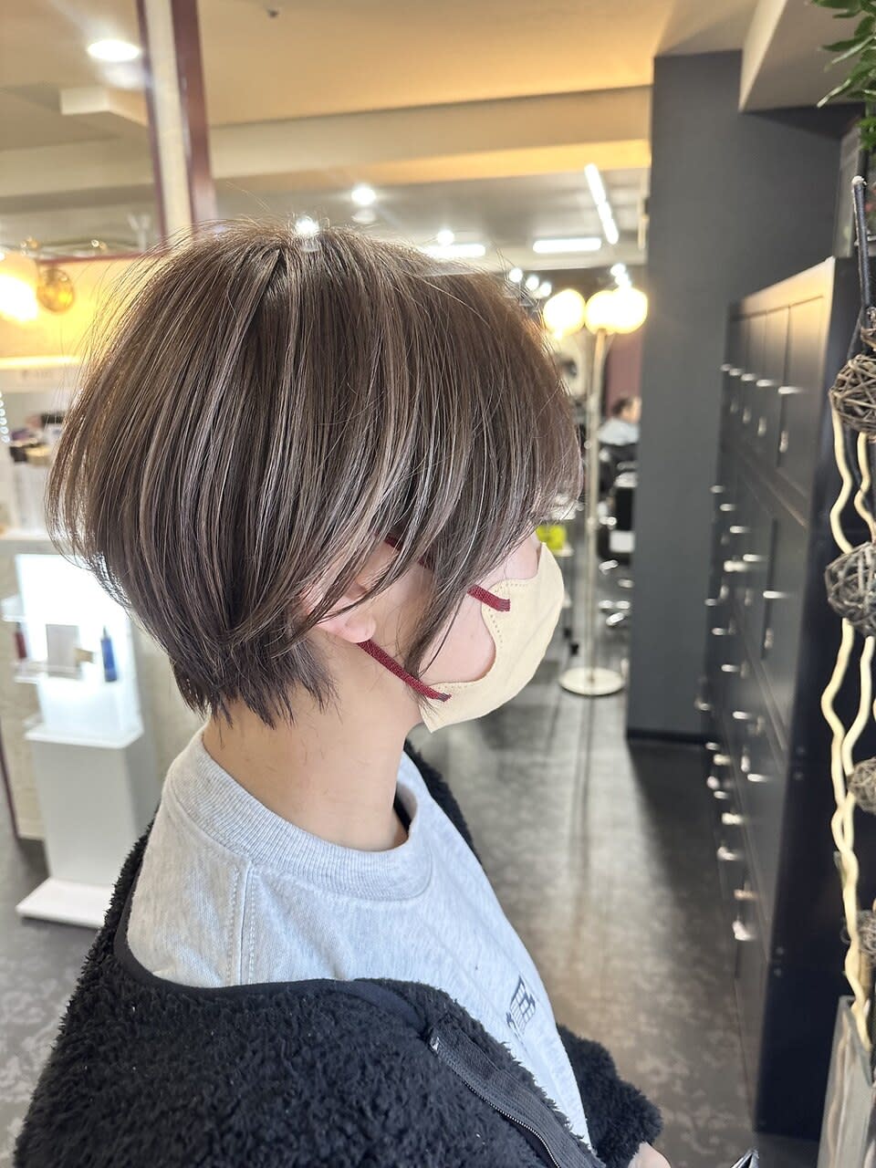 AIZU 渋沢 白髪ぼかし ハイライト 髪質改善【アイズ シブサワ シラガボカシ ハイライト カミシツカイゼン】のスタイル紹介。AIZU 渋沢 【アイズ】×ショート