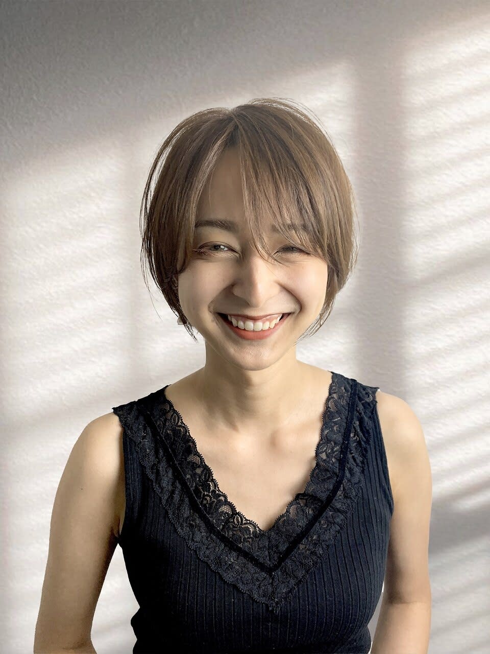 AIZU 渋沢 白髪ぼかし ハイライト 髪質改善【アイズ シブサワ シラガボカシ ハイライト カミシツカイゼン】のスタイル紹介。AIZU 渋沢 【アイズ】×ショート