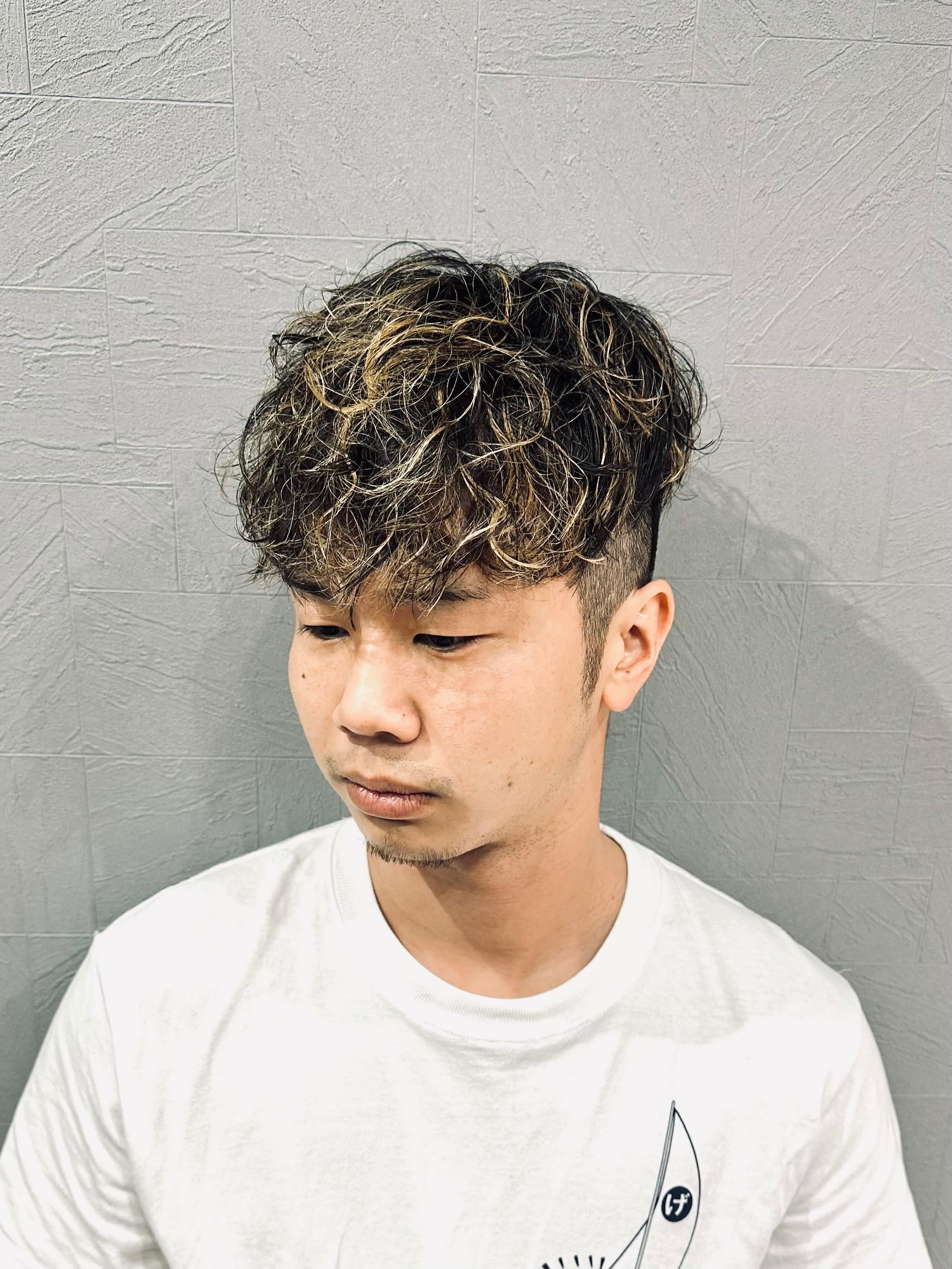 BARBER SHOP Sucut 新宿【バーバーショップ スカット シンジュク】のスタイル紹介。スペインカール/メンズパーマ